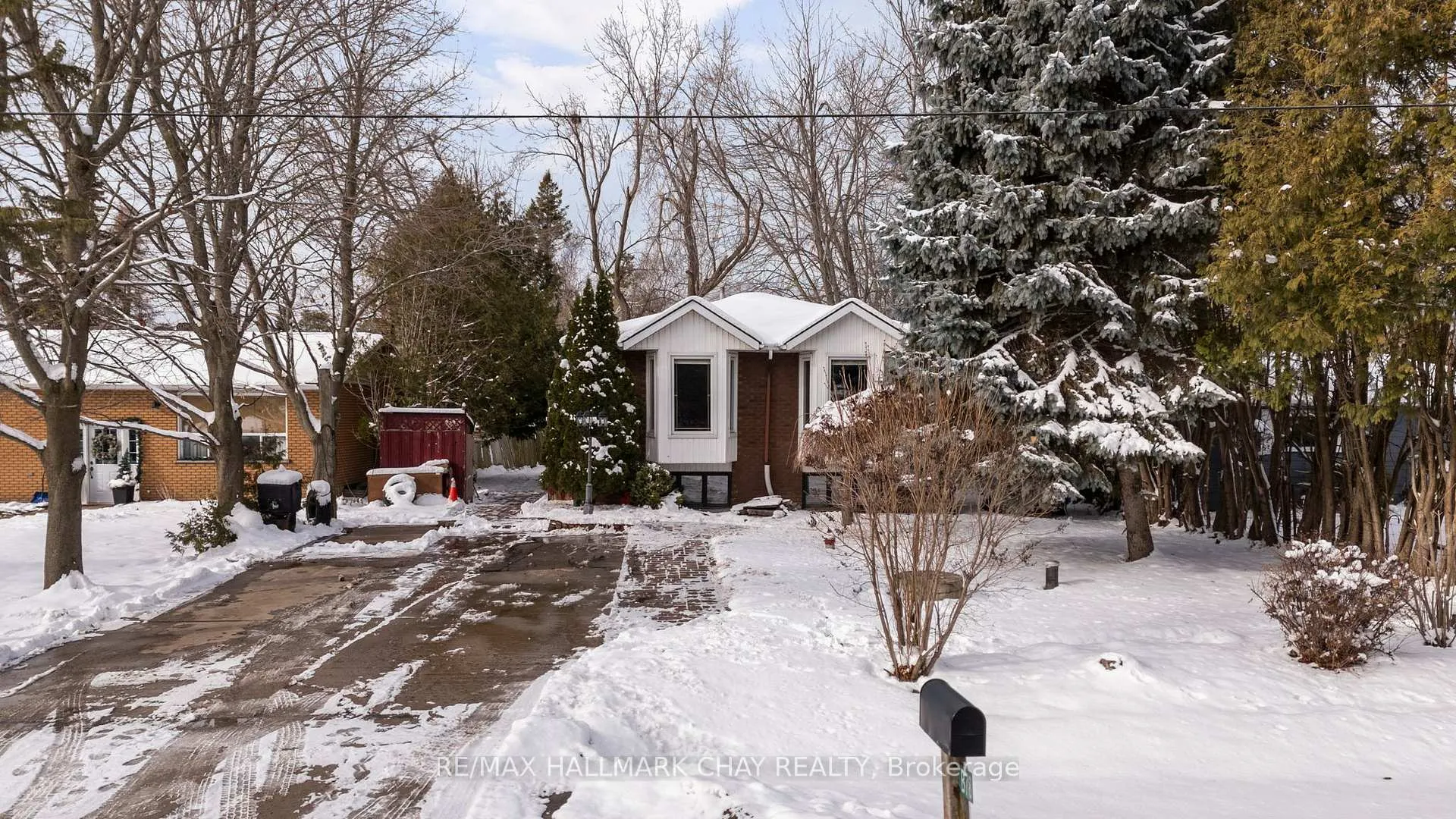 Photo 4 of 78 Twmarc Avenue, Brock, Beaverton — HOMEH
