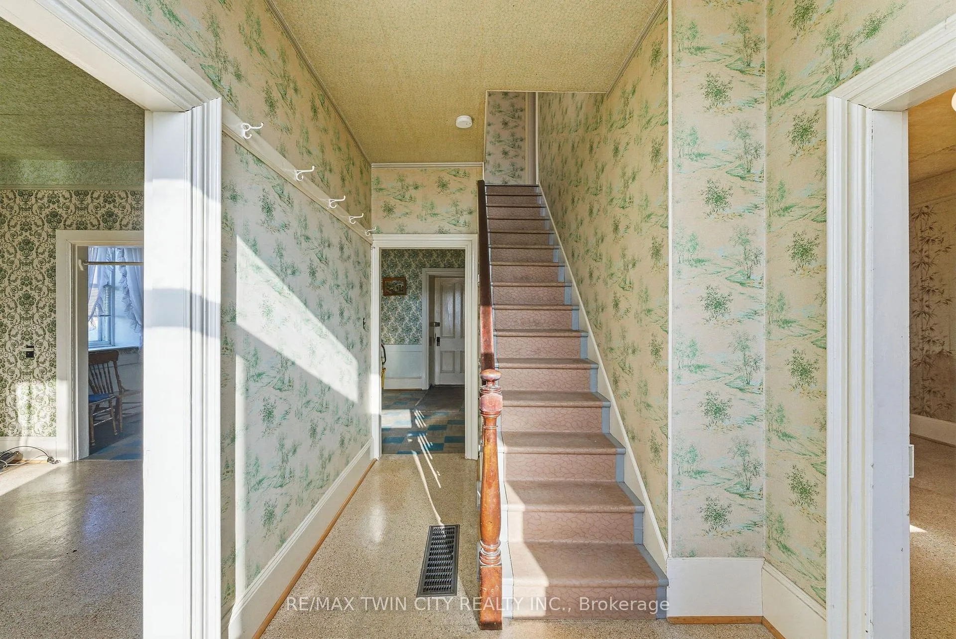 Photo 4 of 1804 Gore Road, Hamilton, Rural Flamborough — HOMEH
