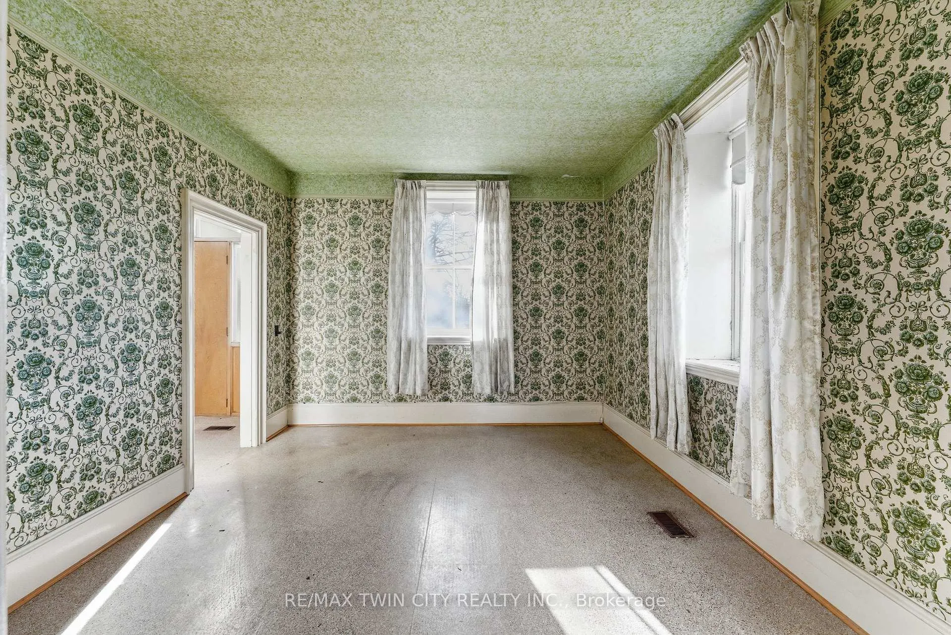 Photo 5 of 1804 Gore Road, Hamilton, Rural Flamborough — HOMEH