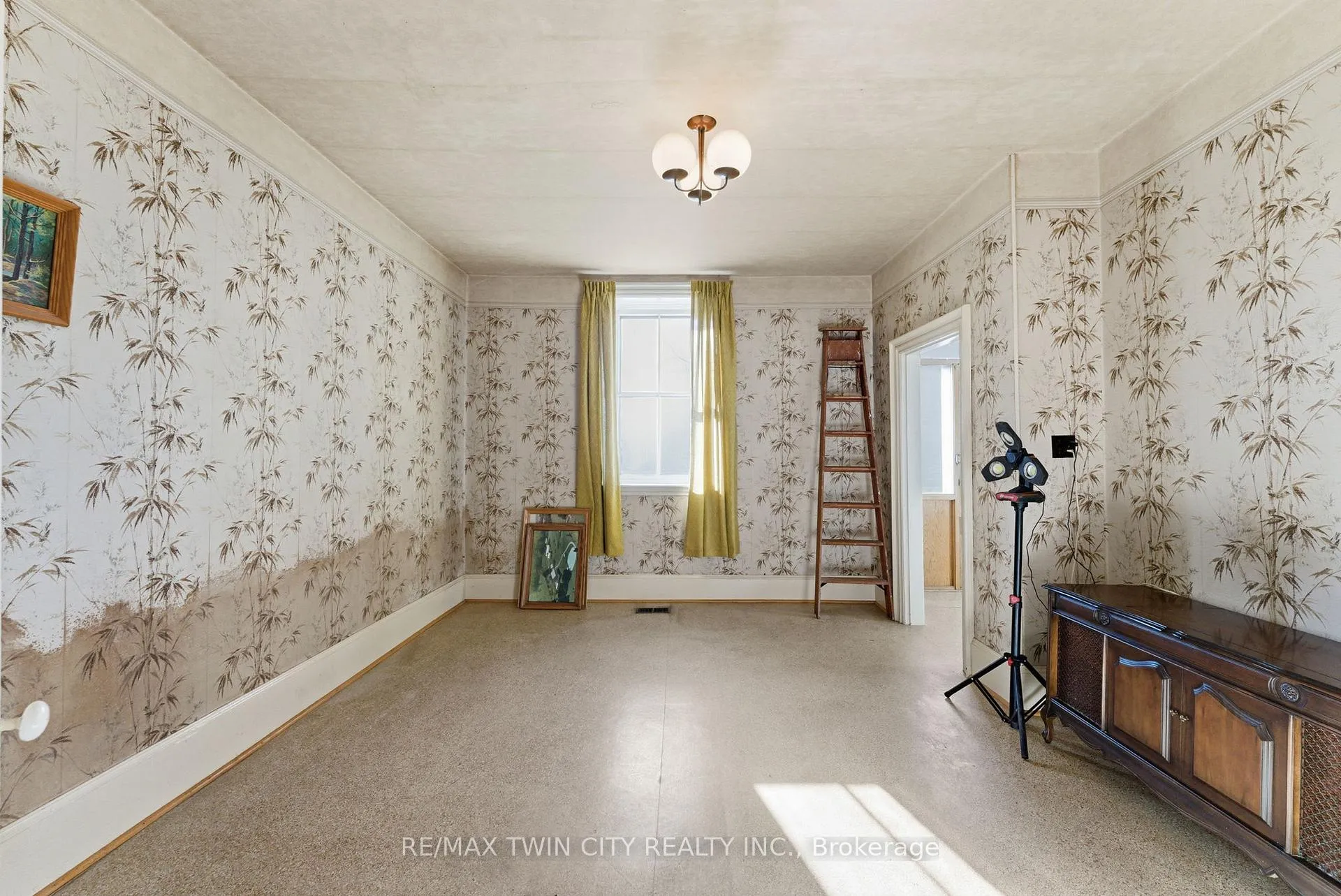 Photo 6 of 1804 Gore Road, Hamilton, Rural Flamborough — HOMEH