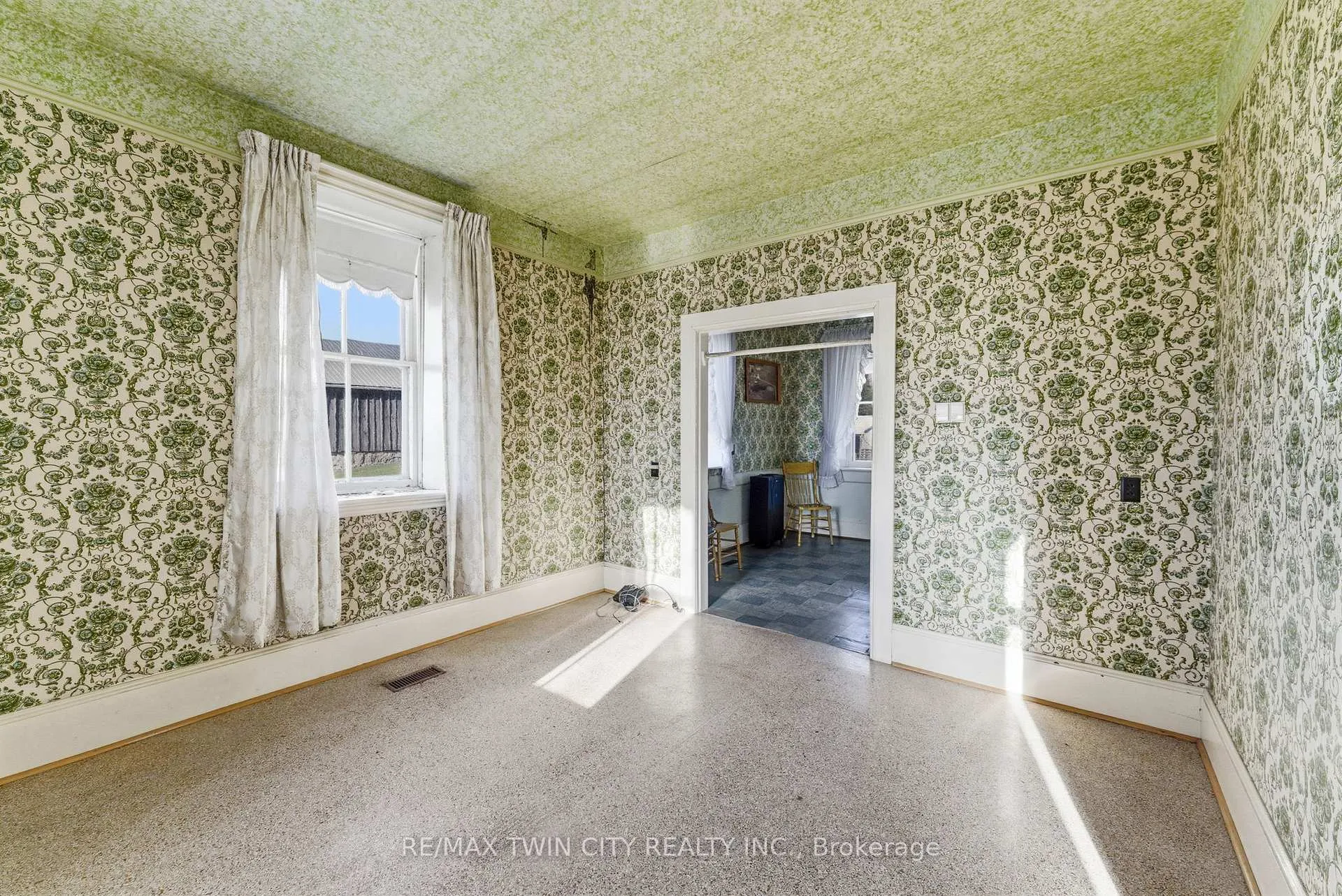 Photo 8 of 1804 Gore Road, Hamilton, Rural Flamborough — HOMEH