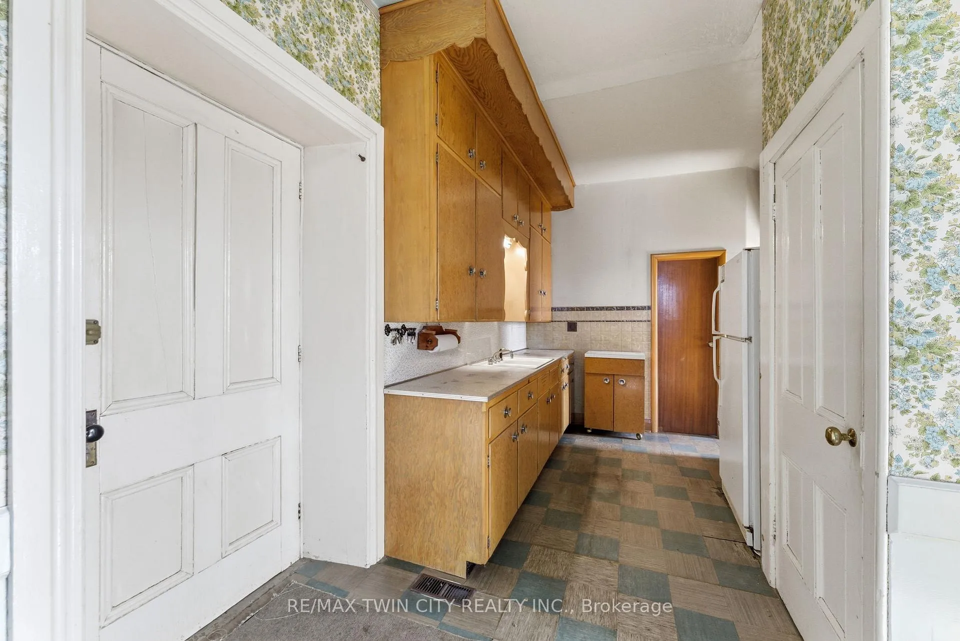 Photo 10 of 1804 Gore Road, Hamilton, Rural Flamborough — HOMEH