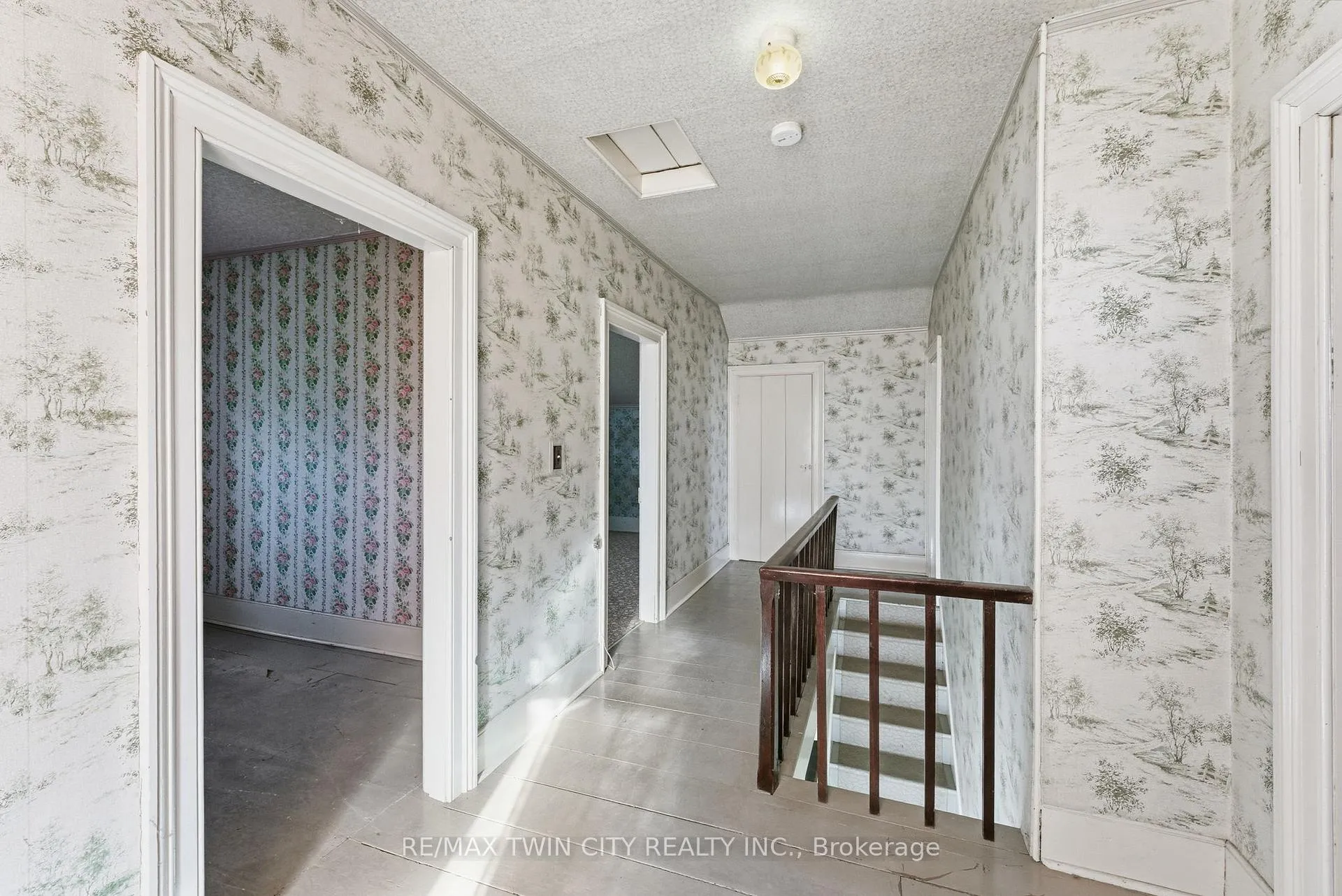 Photo 15 of 1804 Gore Road, Hamilton, Rural Flamborough — HOMEH