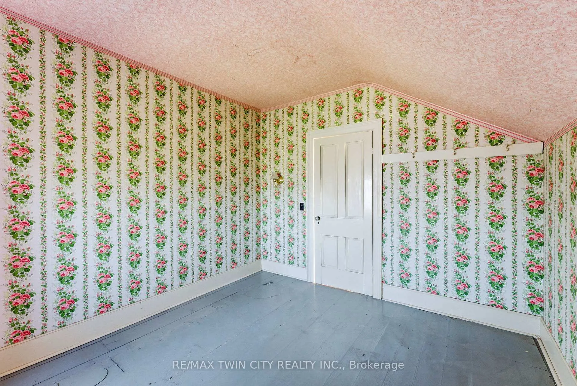 Photo 17 of 1804 Gore Road, Hamilton, Rural Flamborough — HOMEH