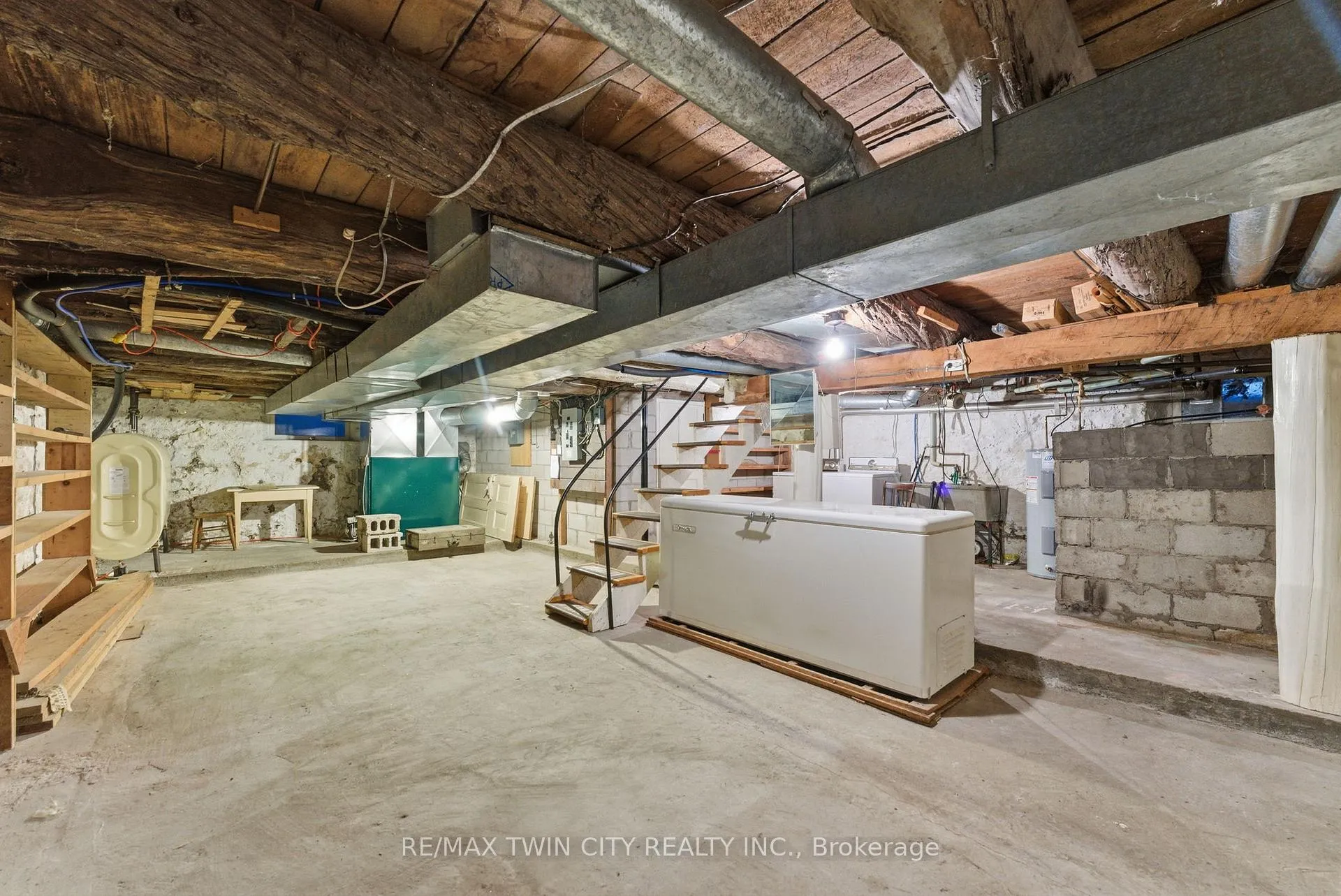 Photo 20 of 1804 Gore Road, Hamilton, Rural Flamborough — HOMEH
