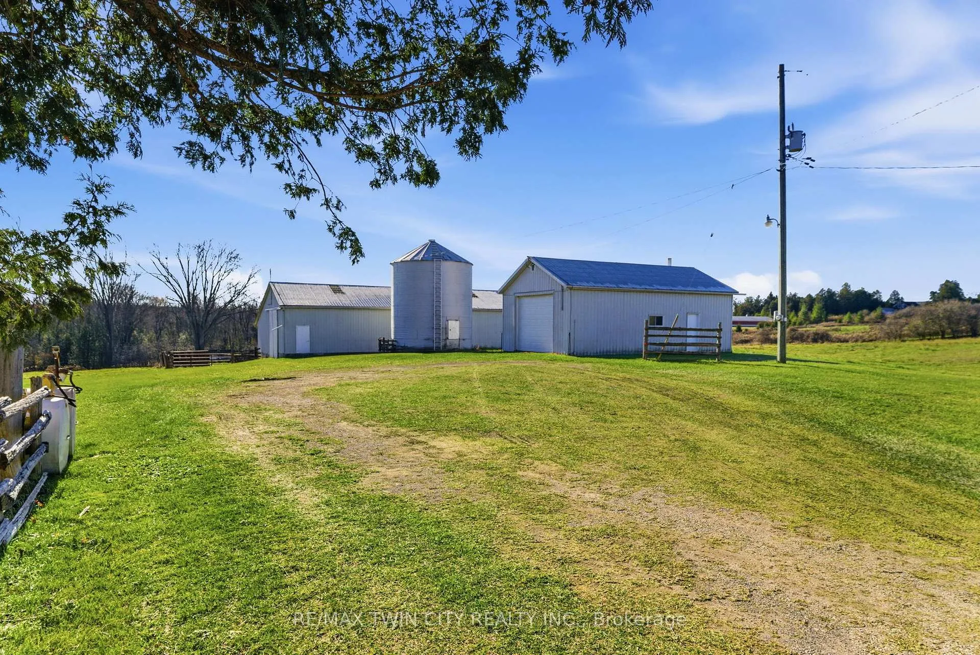 Photo 23 of 1804 Gore Road, Hamilton, Rural Flamborough — HOMEH