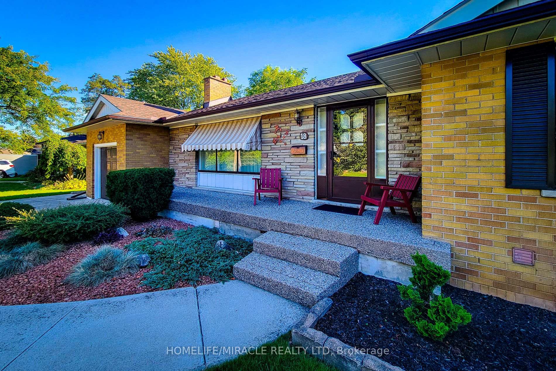 Photo 5 of 18 Manor Place, Hamilton, Stoney Creek — HOMEH