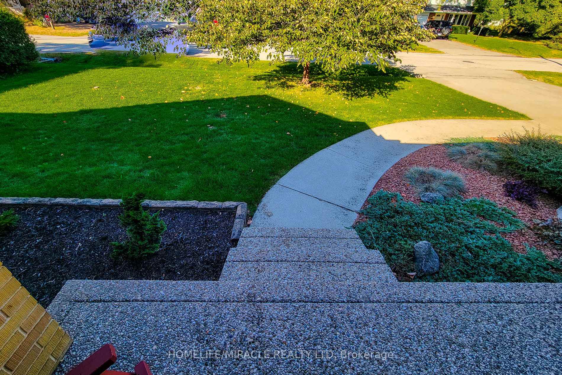 Photo 6 of 18 Manor Place, Hamilton, Stoney Creek — HOMEH
