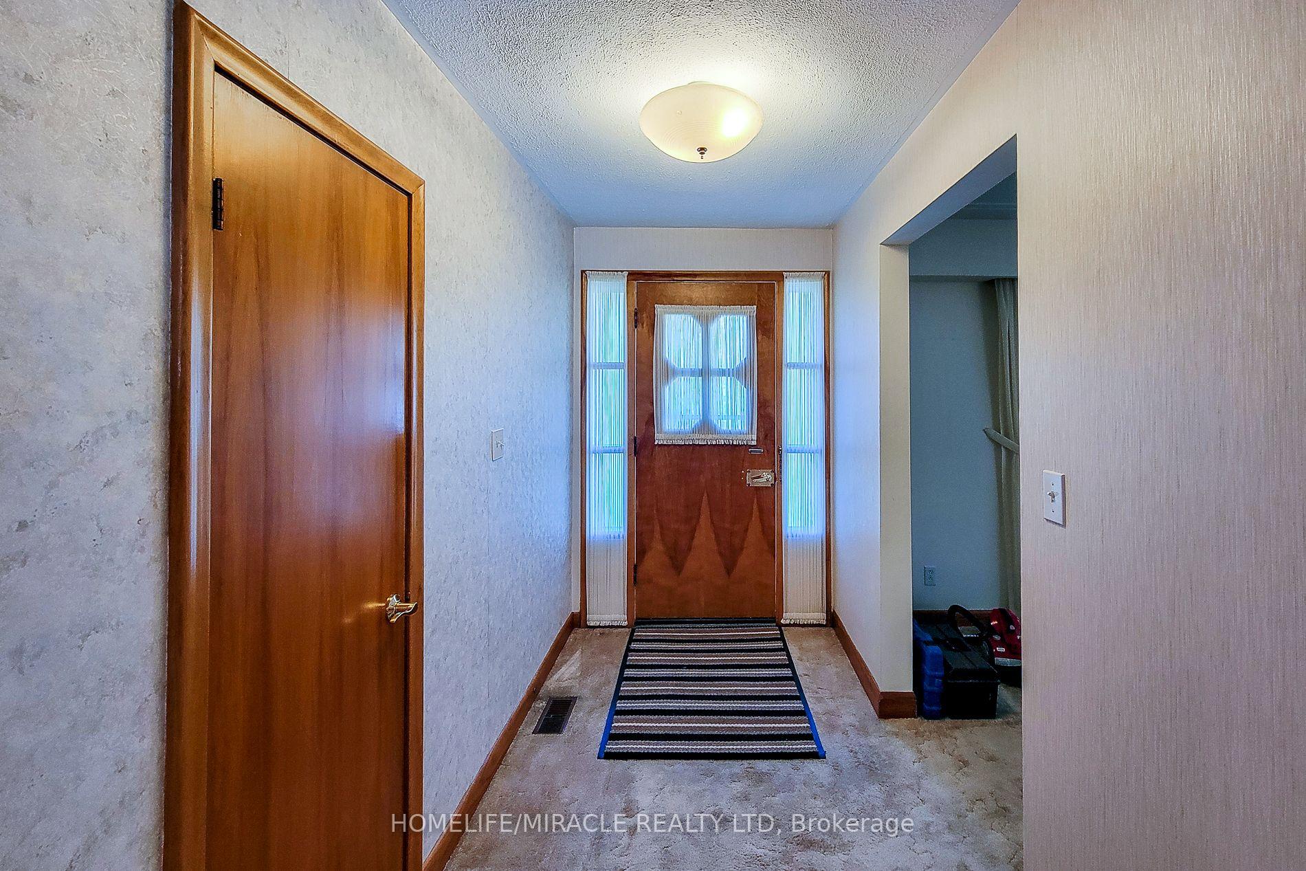 Photo 7 of 18 Manor Place, Hamilton, Stoney Creek — HOMEH