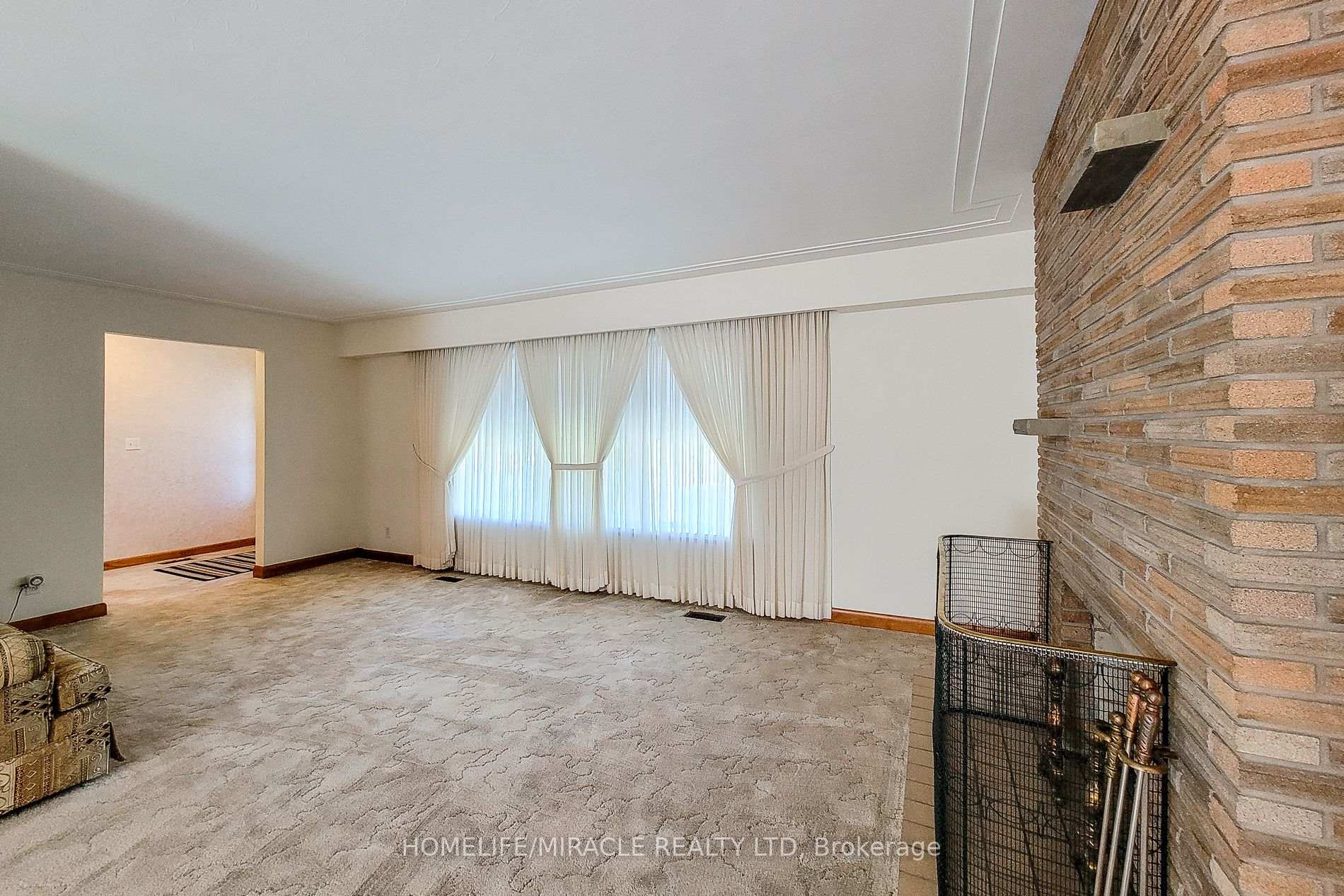 Photo 11 of 18 Manor Place, Hamilton, Stoney Creek — HOMEH