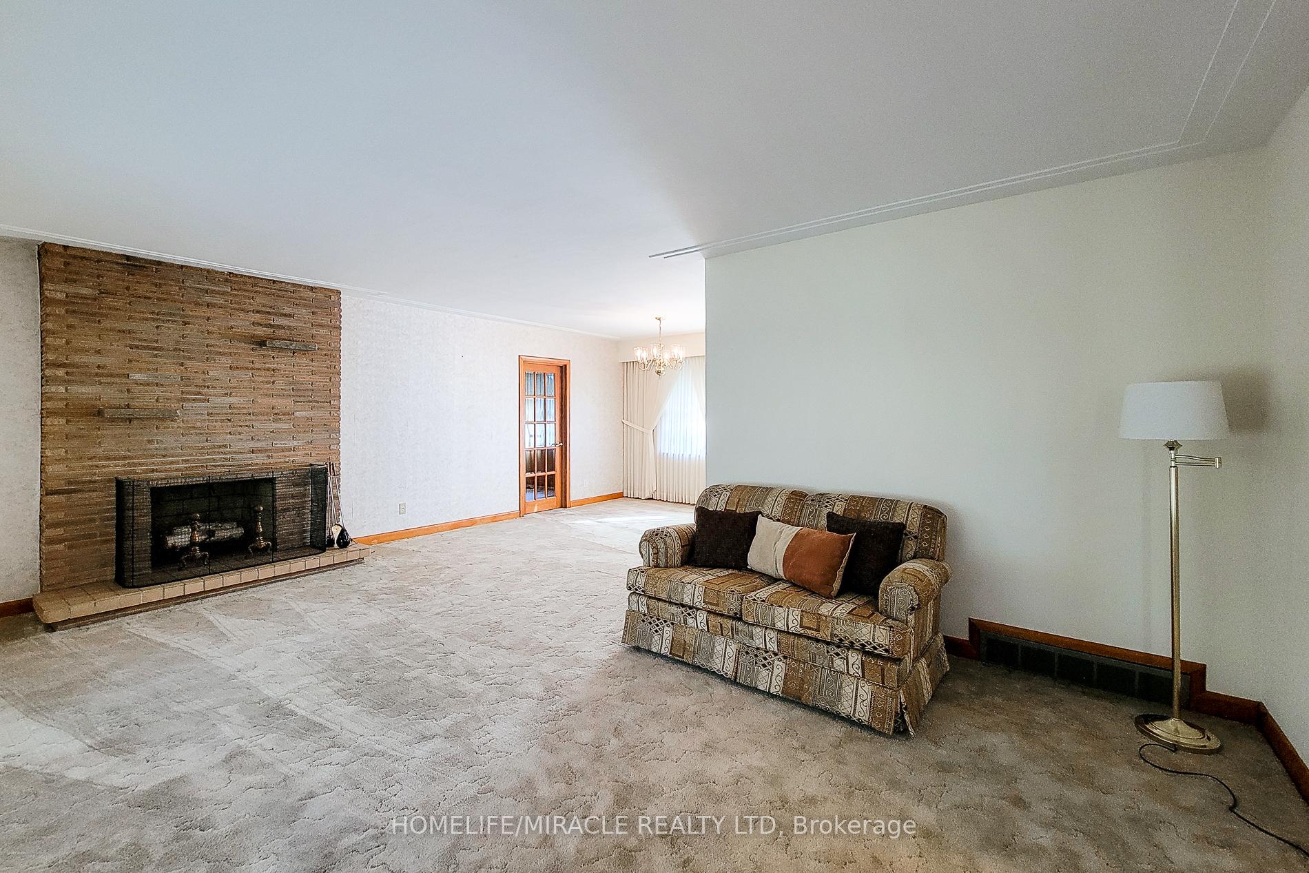 Photo 12 of 18 Manor Place, Hamilton, Stoney Creek — HOMEH