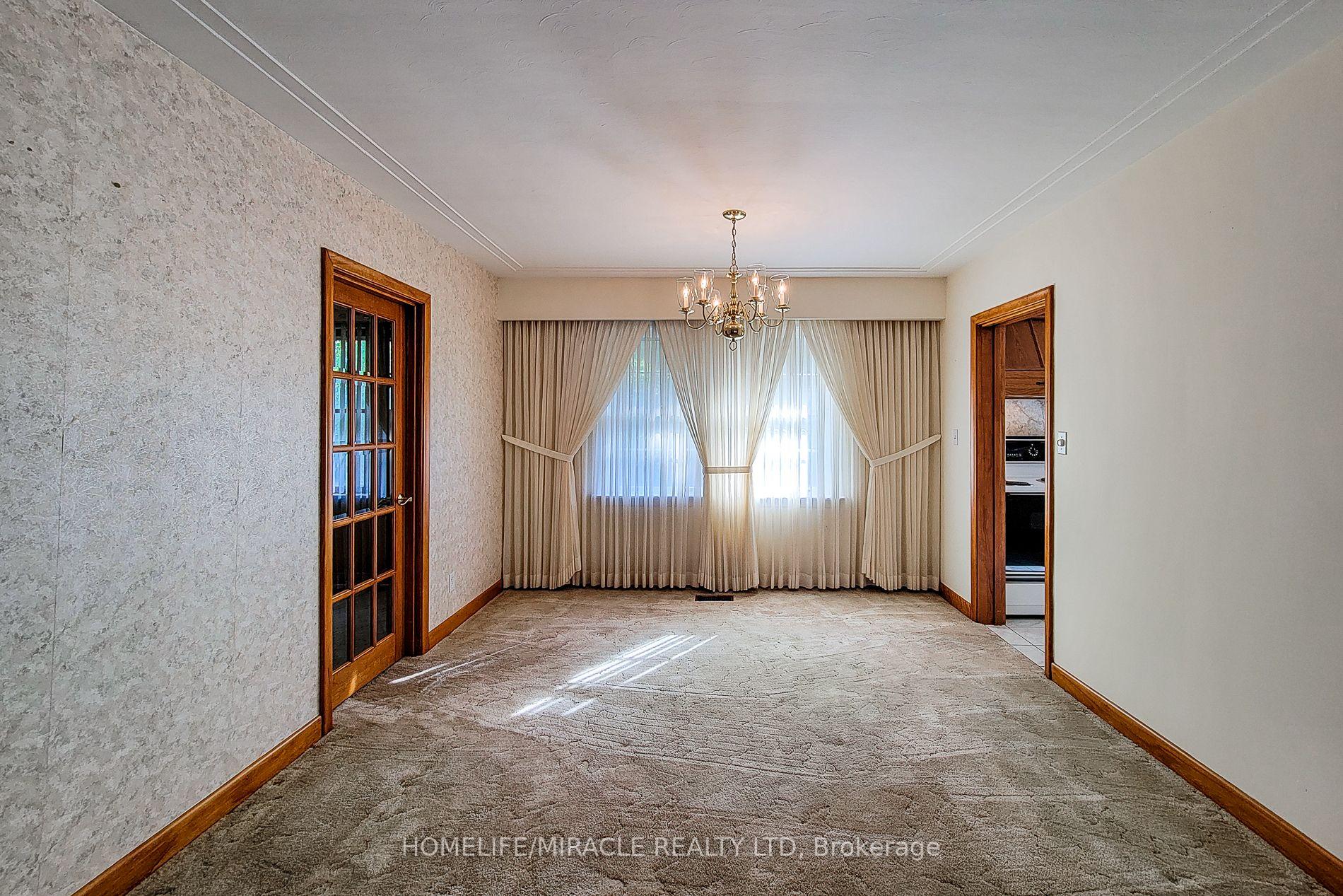 Photo 14 of 18 Manor Place, Hamilton, Stoney Creek — HOMEH