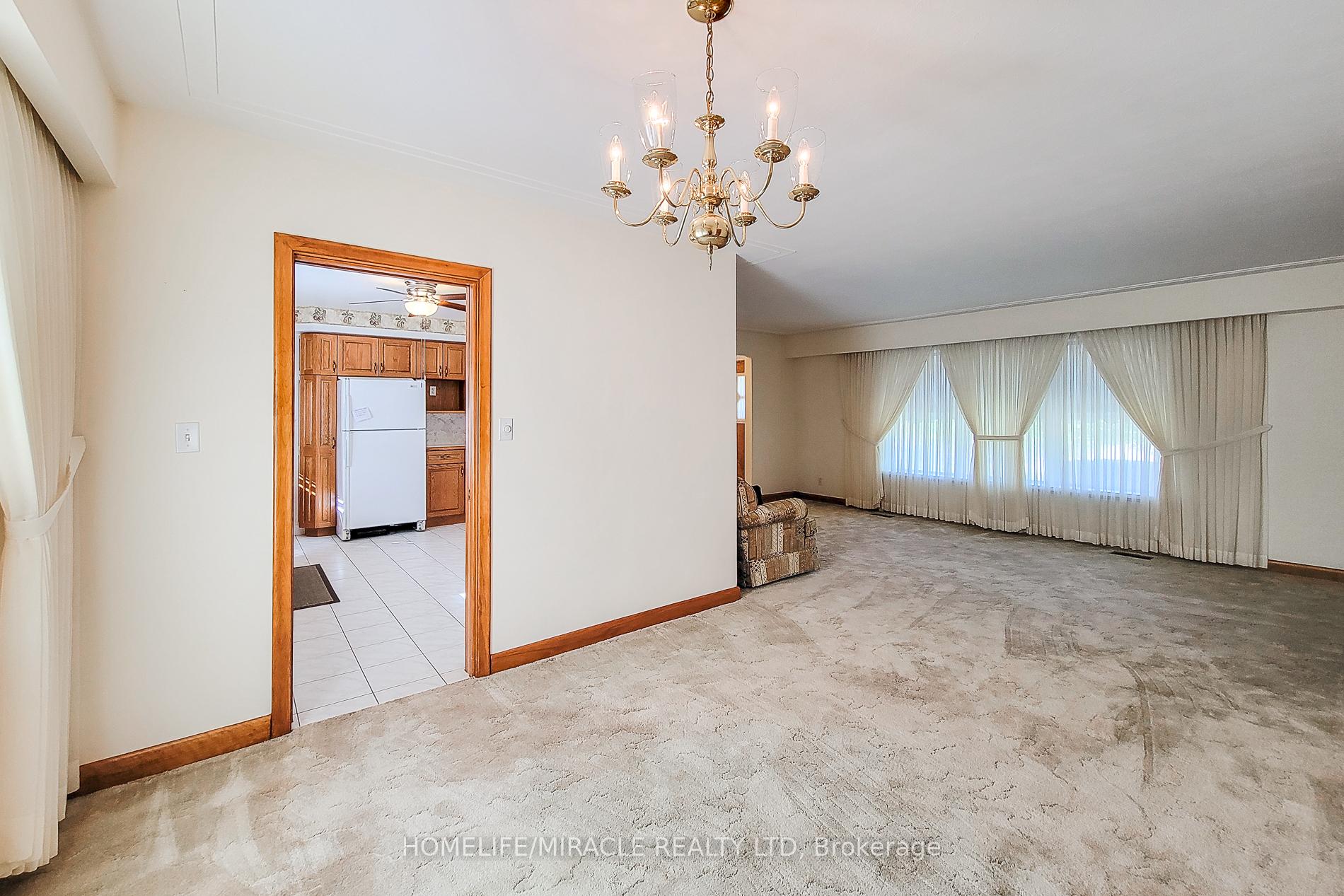 Photo 19 of 18 Manor Place, Hamilton, Stoney Creek — HOMEH