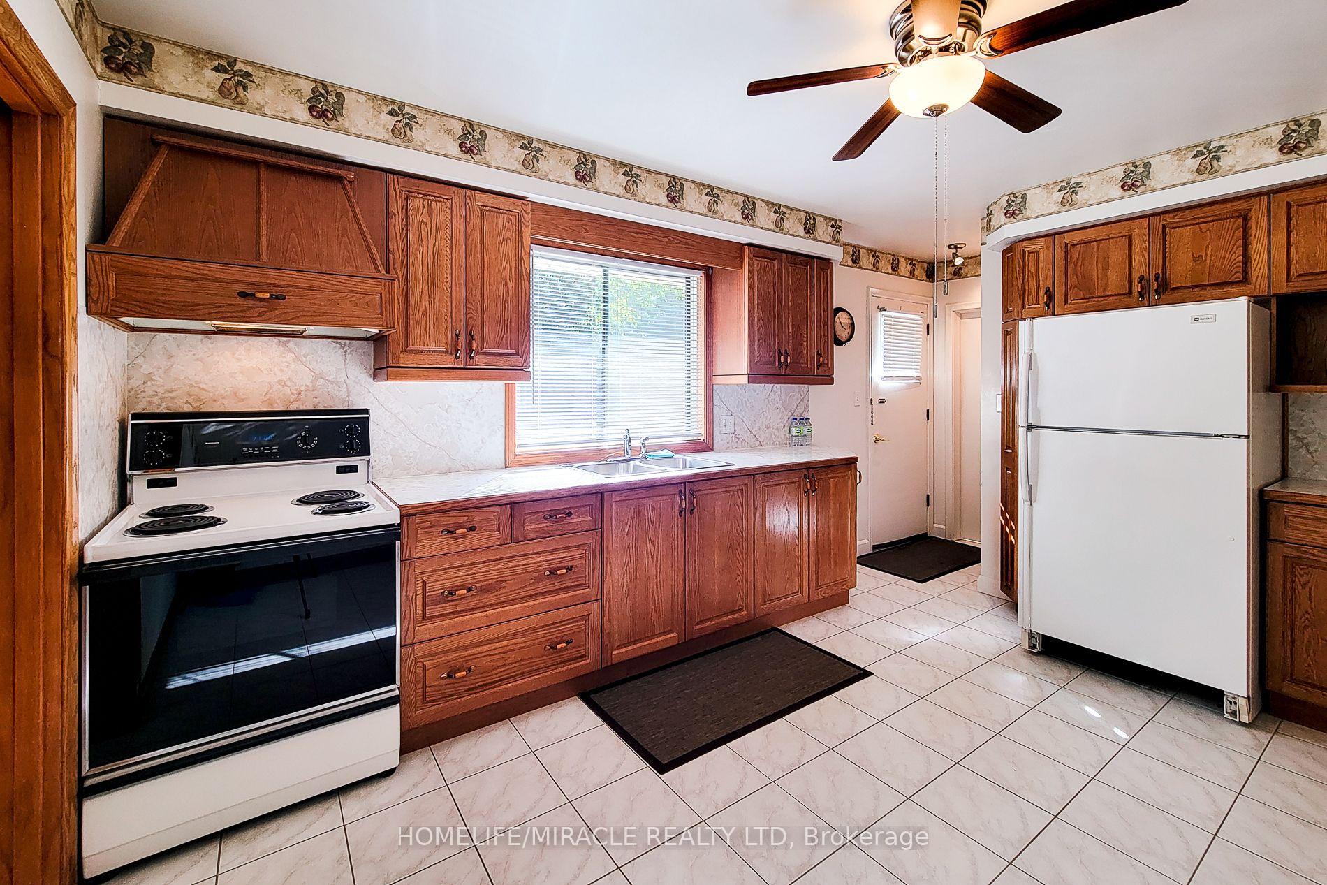 Photo 21 of 18 Manor Place, Hamilton, Stoney Creek — HOMEH