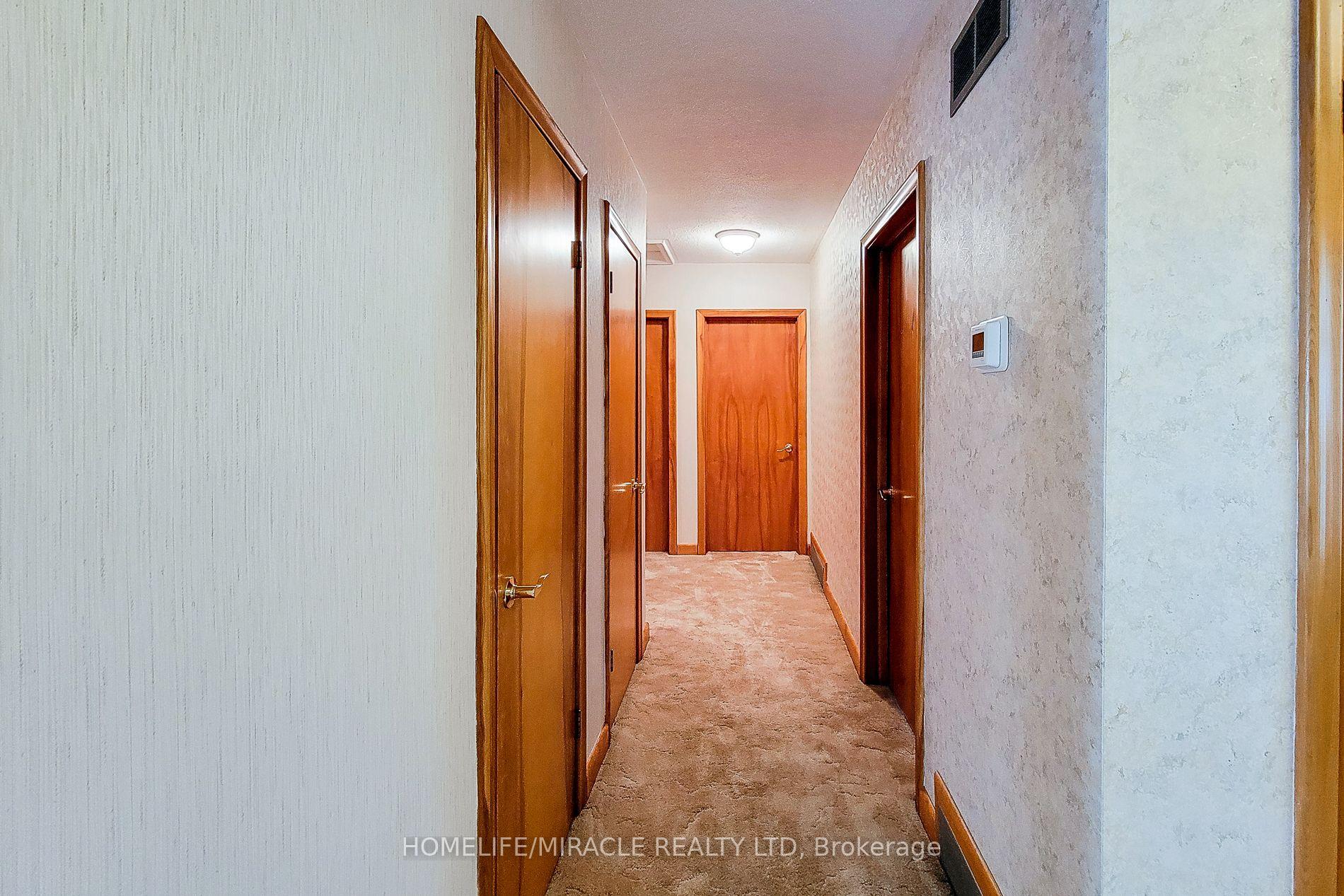 Photo 23 of 18 Manor Place, Hamilton, Stoney Creek — HOMEH