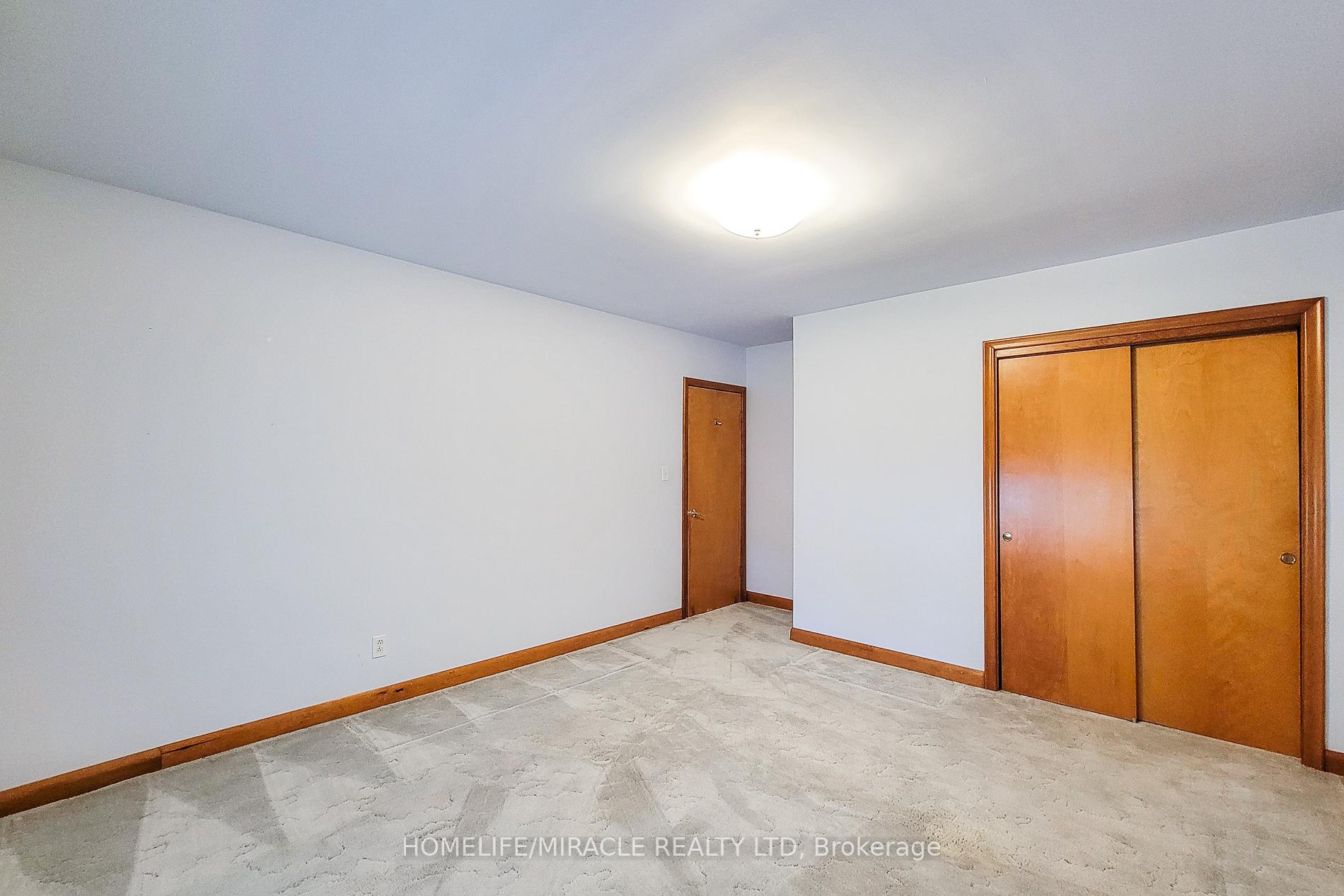 Photo 25 of 18 Manor Place, Hamilton, Stoney Creek — HOMEH