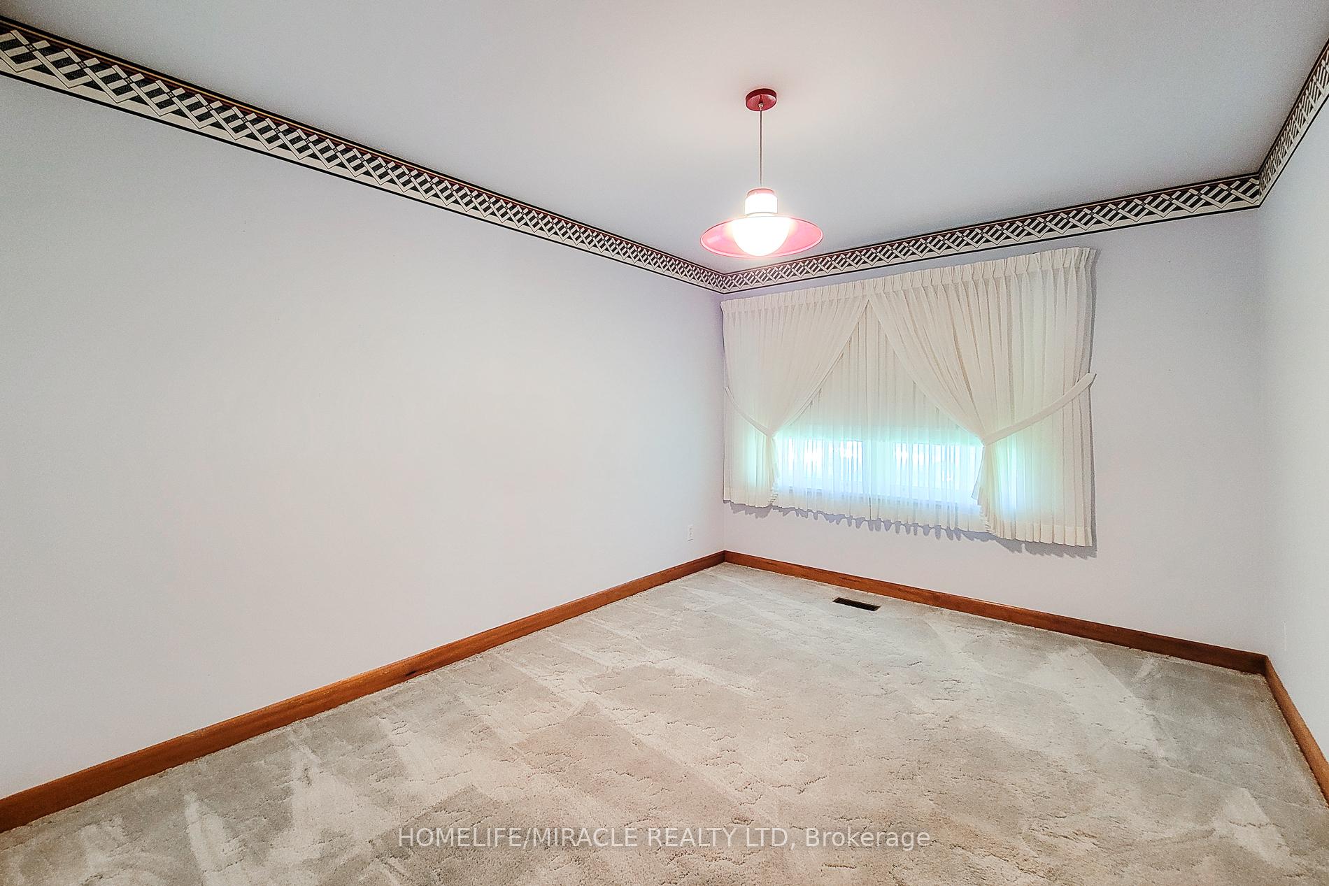 Photo 26 of 18 Manor Place, Hamilton, Stoney Creek — HOMEH