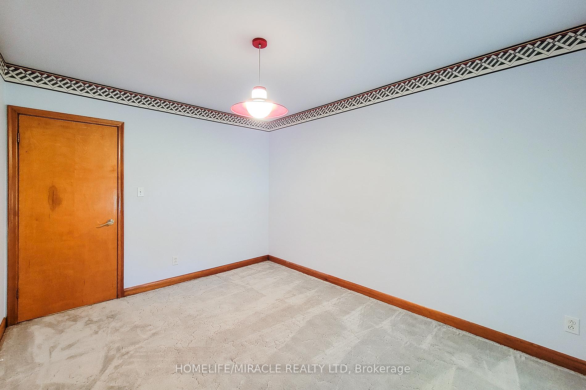 Photo 27 of 18 Manor Place, Hamilton, Stoney Creek — HOMEH