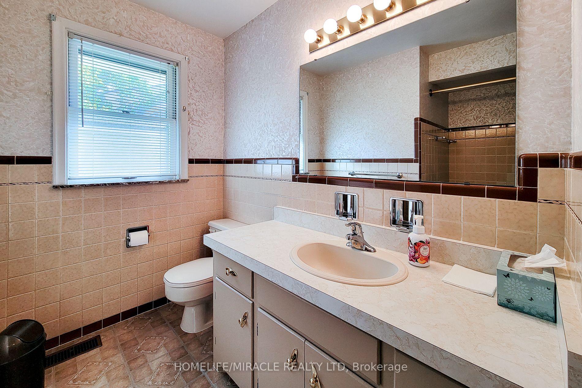 Photo 28 of 18 Manor Place, Hamilton, Stoney Creek — HOMEH