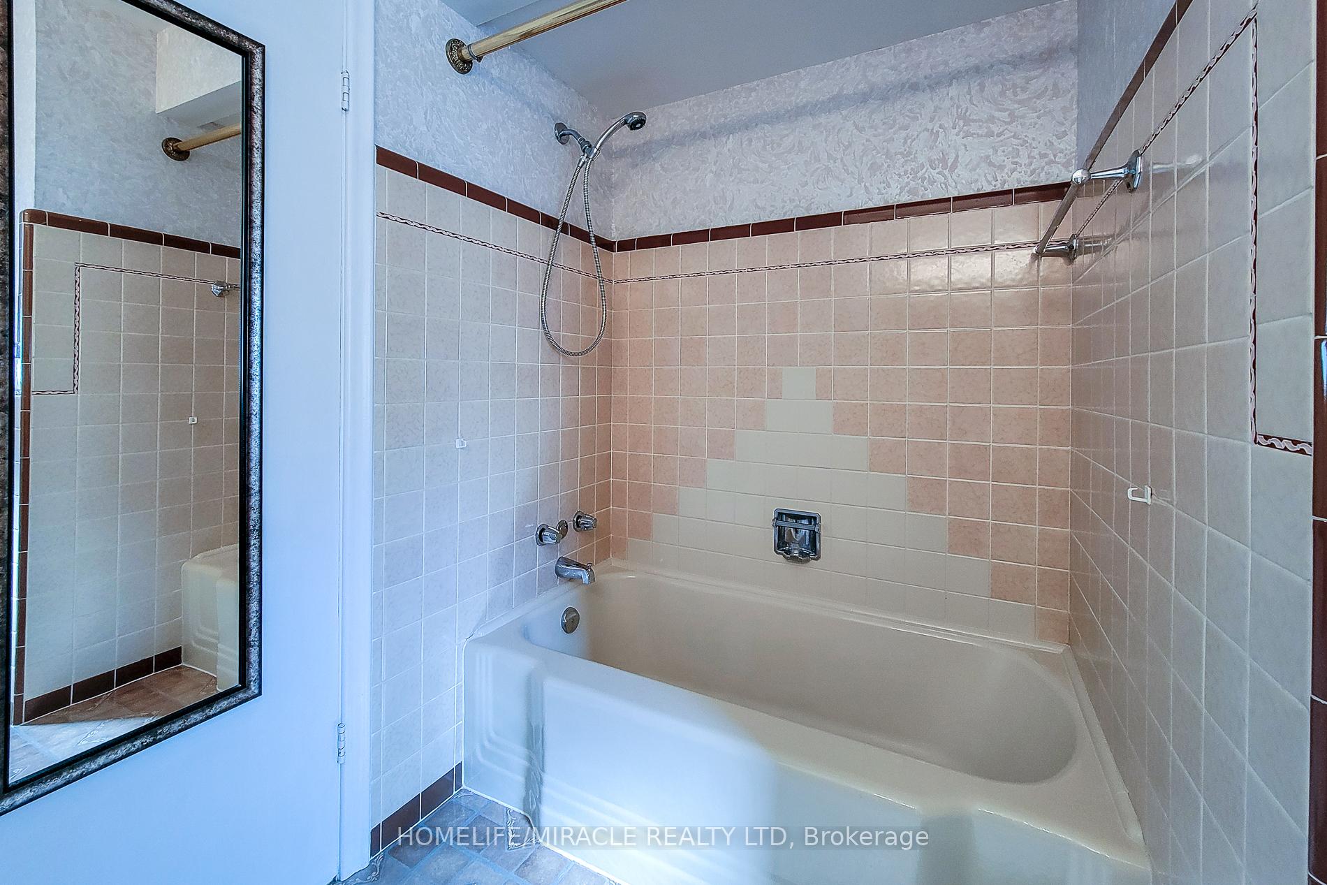 Photo 29 of 18 Manor Place, Hamilton, Stoney Creek — HOMEH