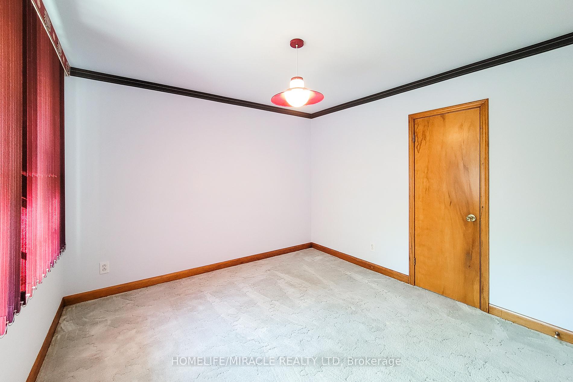 Photo 32 of 18 Manor Place, Hamilton, Stoney Creek — HOMEH