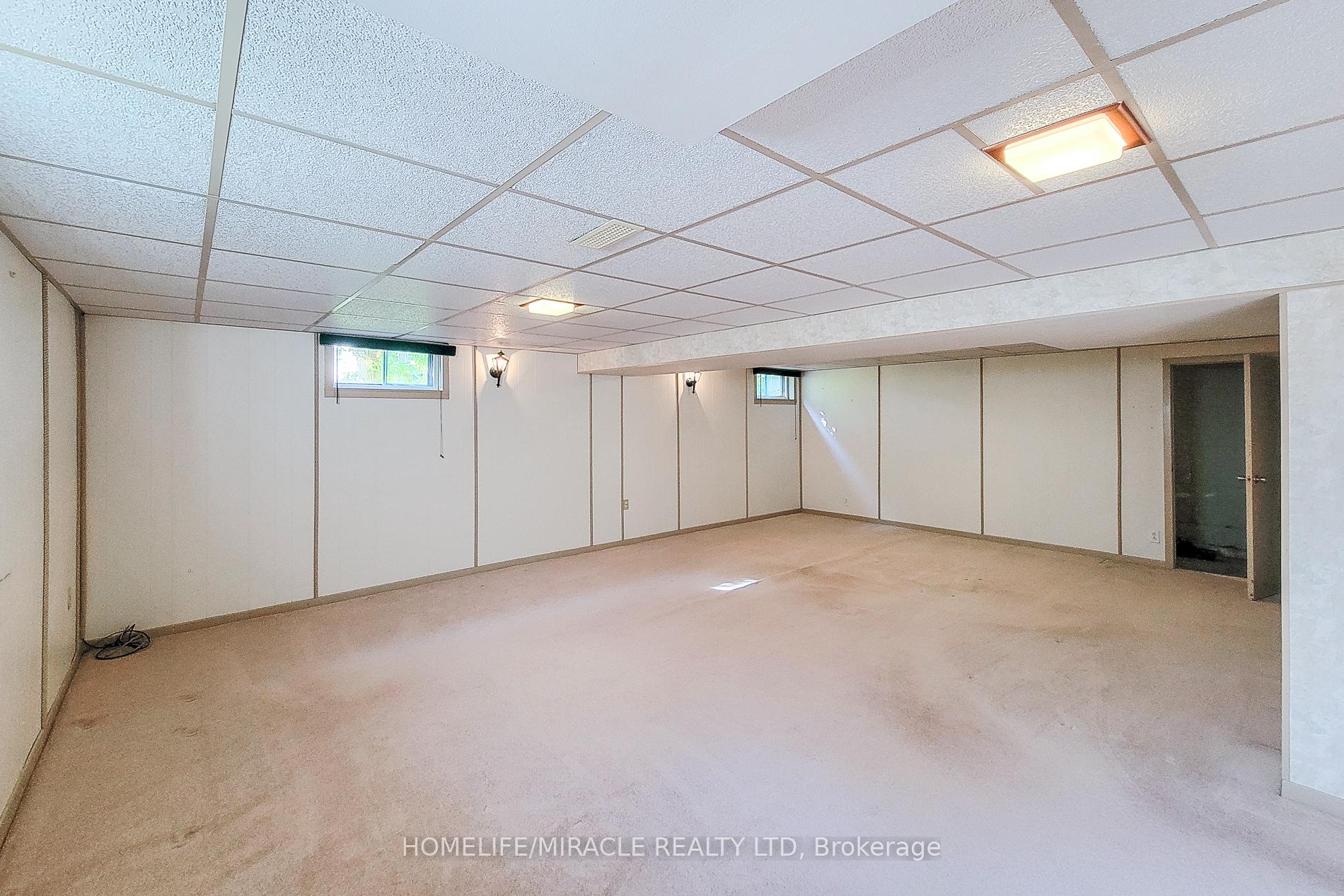 Photo 35 of 18 Manor Place, Hamilton, Stoney Creek — HOMEH