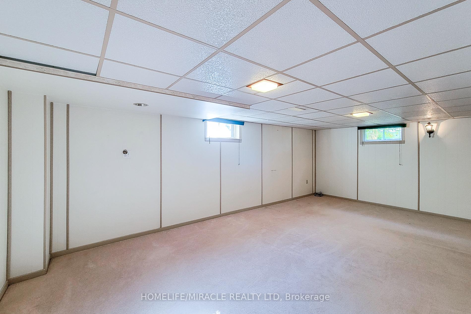 Photo 36 of 18 Manor Place, Hamilton, Stoney Creek — HOMEH