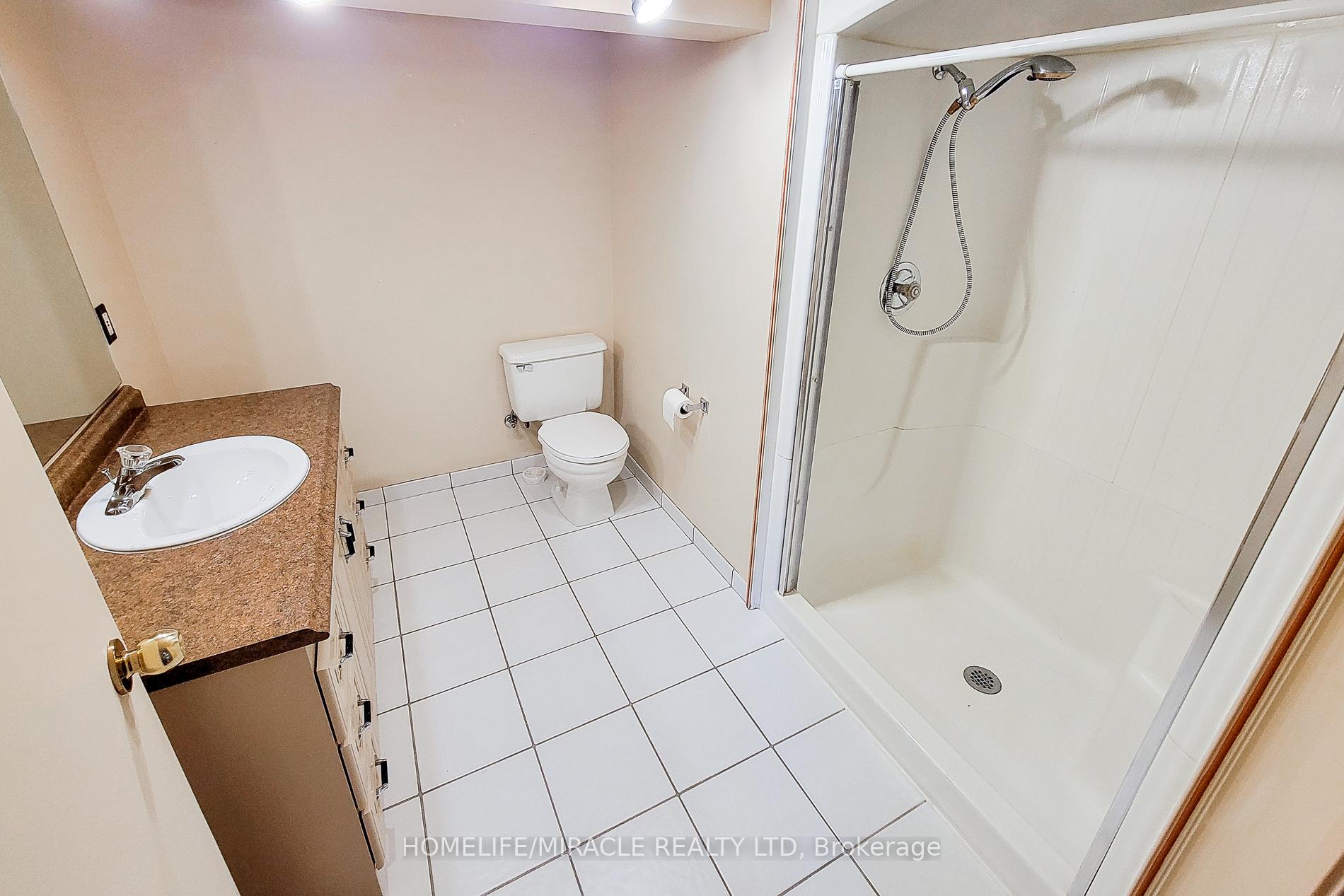 Photo 38 of 18 Manor Place, Hamilton, Stoney Creek — HOMEH