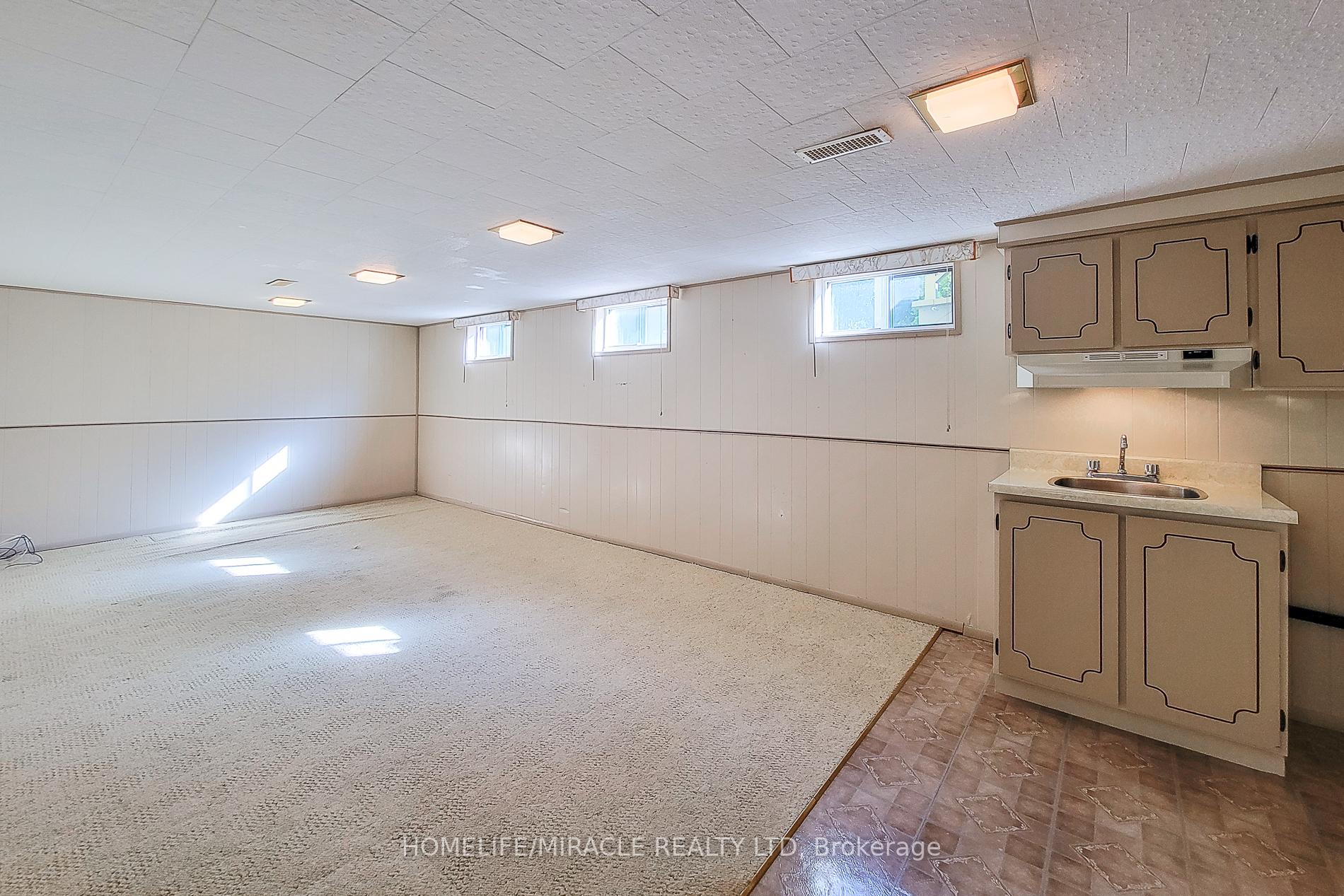 Photo 39 of 18 Manor Place, Hamilton, Stoney Creek — HOMEH