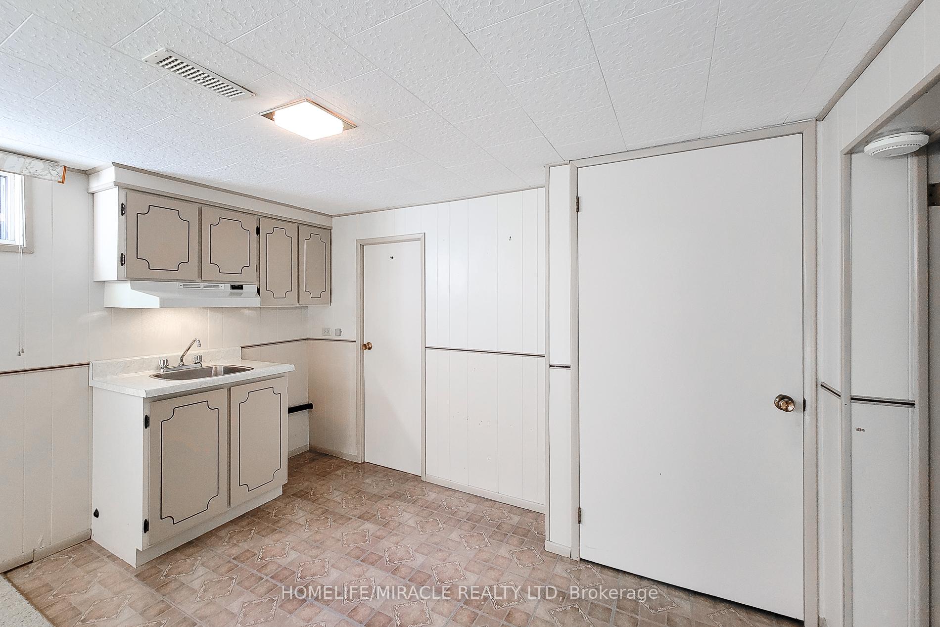 Photo 41 of 18 Manor Place, Hamilton, Stoney Creek — HOMEH