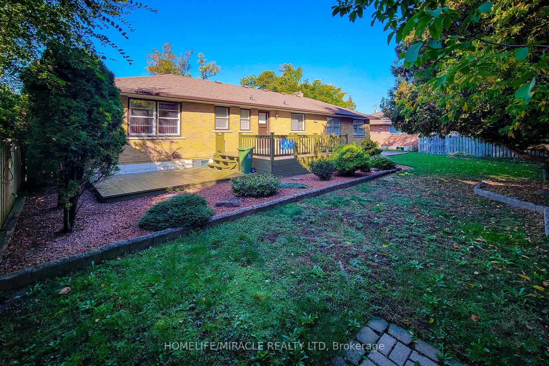 Photo 42 of 18 Manor Place, Hamilton, Stoney Creek — HOMEH