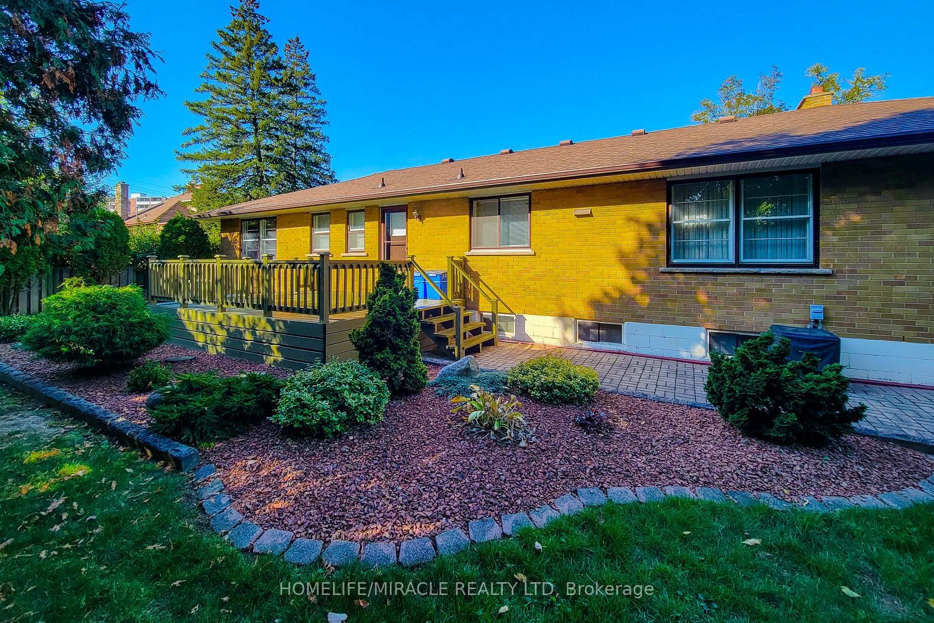 Photo 46 of 18 Manor Place, Hamilton, Stoney Creek — HOMEH