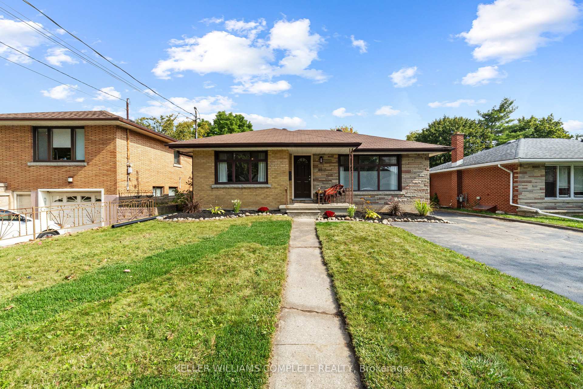 Photo 1 of 11 Calgary Avenue, Guelph, St. George's — HOMEH