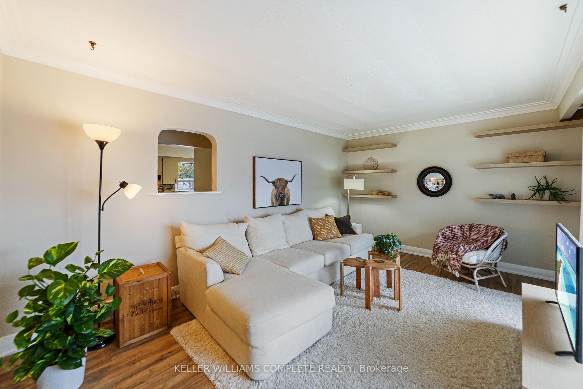 Photo 3 of 11 Calgary Avenue, Guelph, St. George's — HOMEH