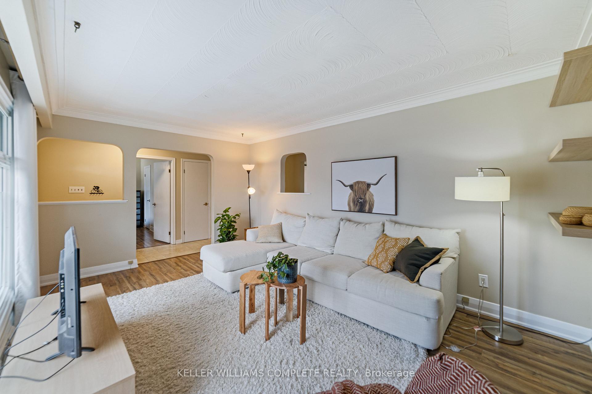 Photo 4 of 11 Calgary Avenue, Guelph, St. George's — HOMEH