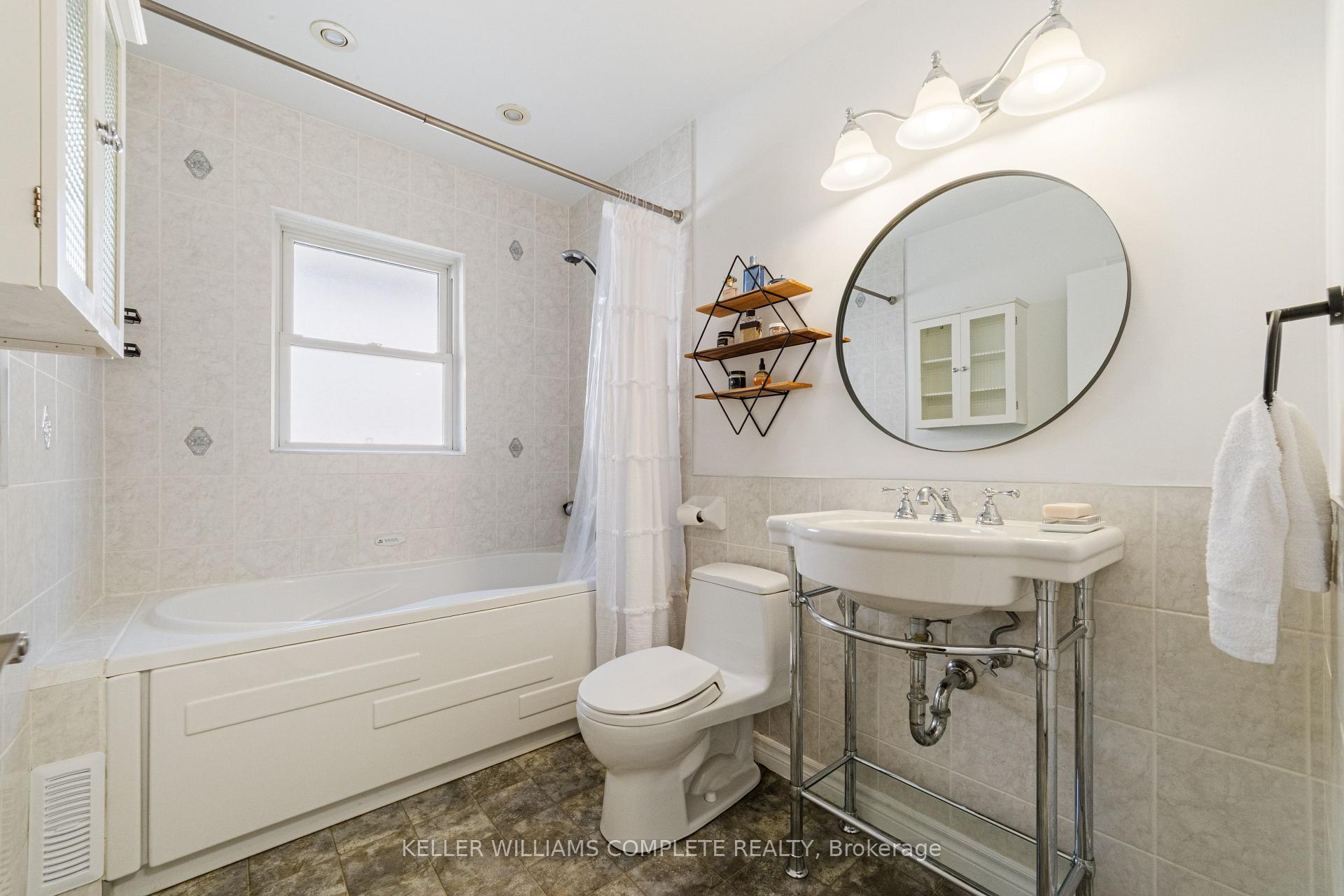 Photo 8 of 11 Calgary Avenue, Guelph, St. George's — HOMEH