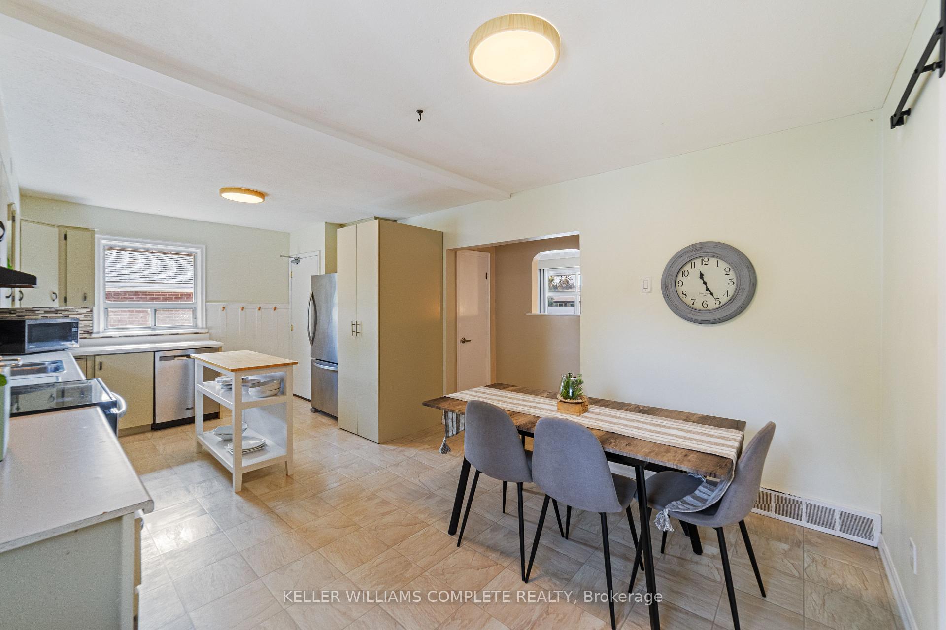 Photo 13 of 11 Calgary Avenue, Guelph, St. George's — HOMEH