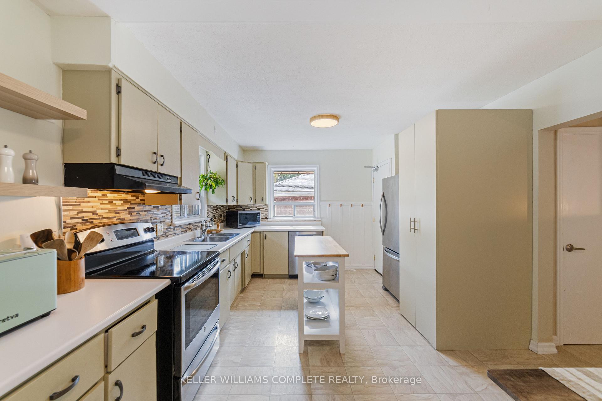 Photo 15 of 11 Calgary Avenue, Guelph, St. George's — HOMEH