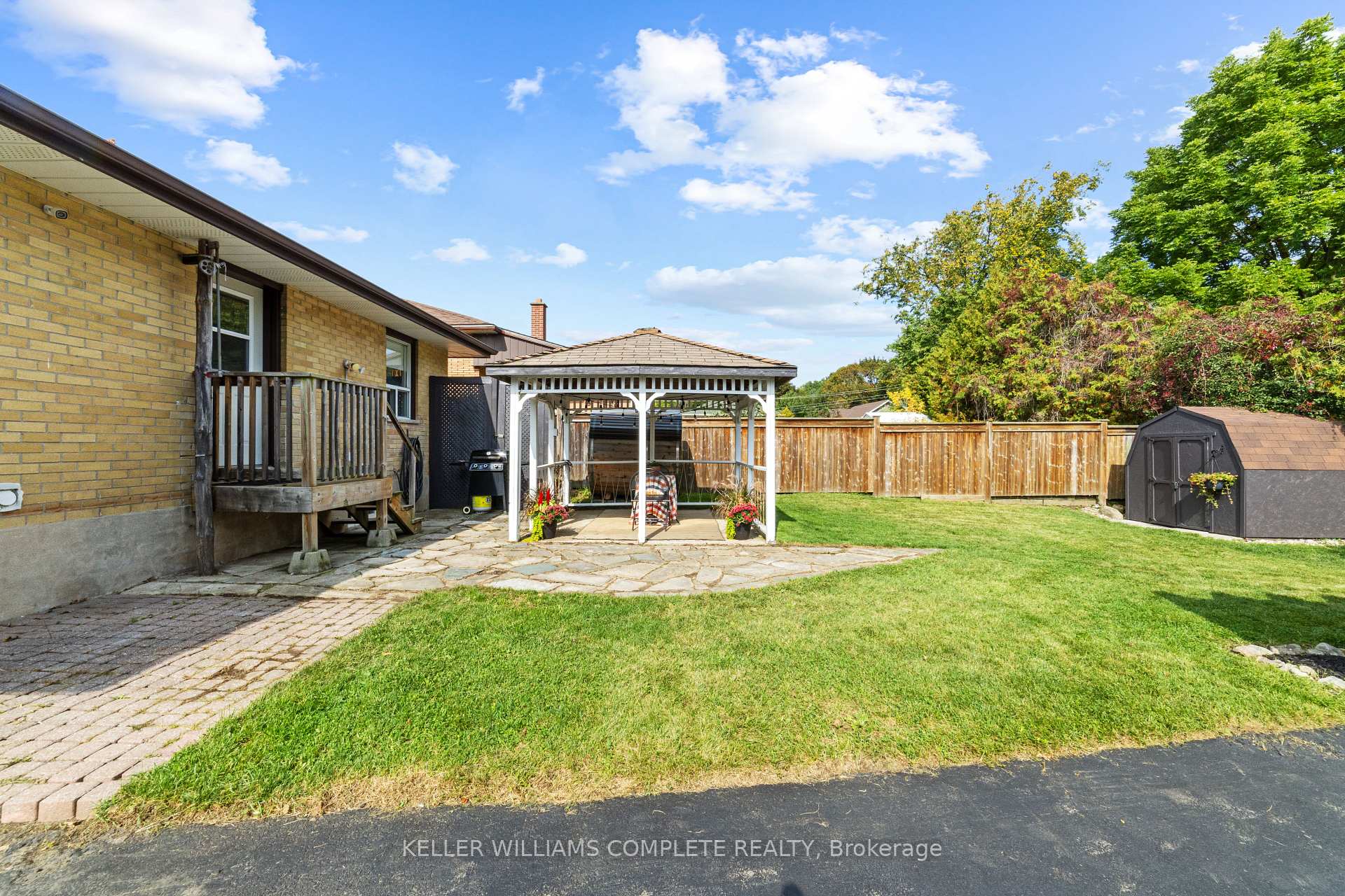 Photo 28 of 11 Calgary Avenue, Guelph, St. George's — HOMEH