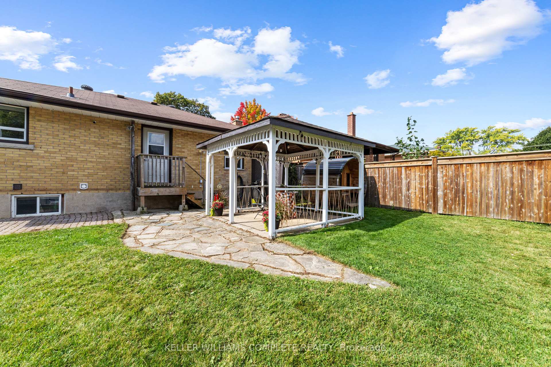 Photo 29 of 11 Calgary Avenue, Guelph, St. George's — HOMEH