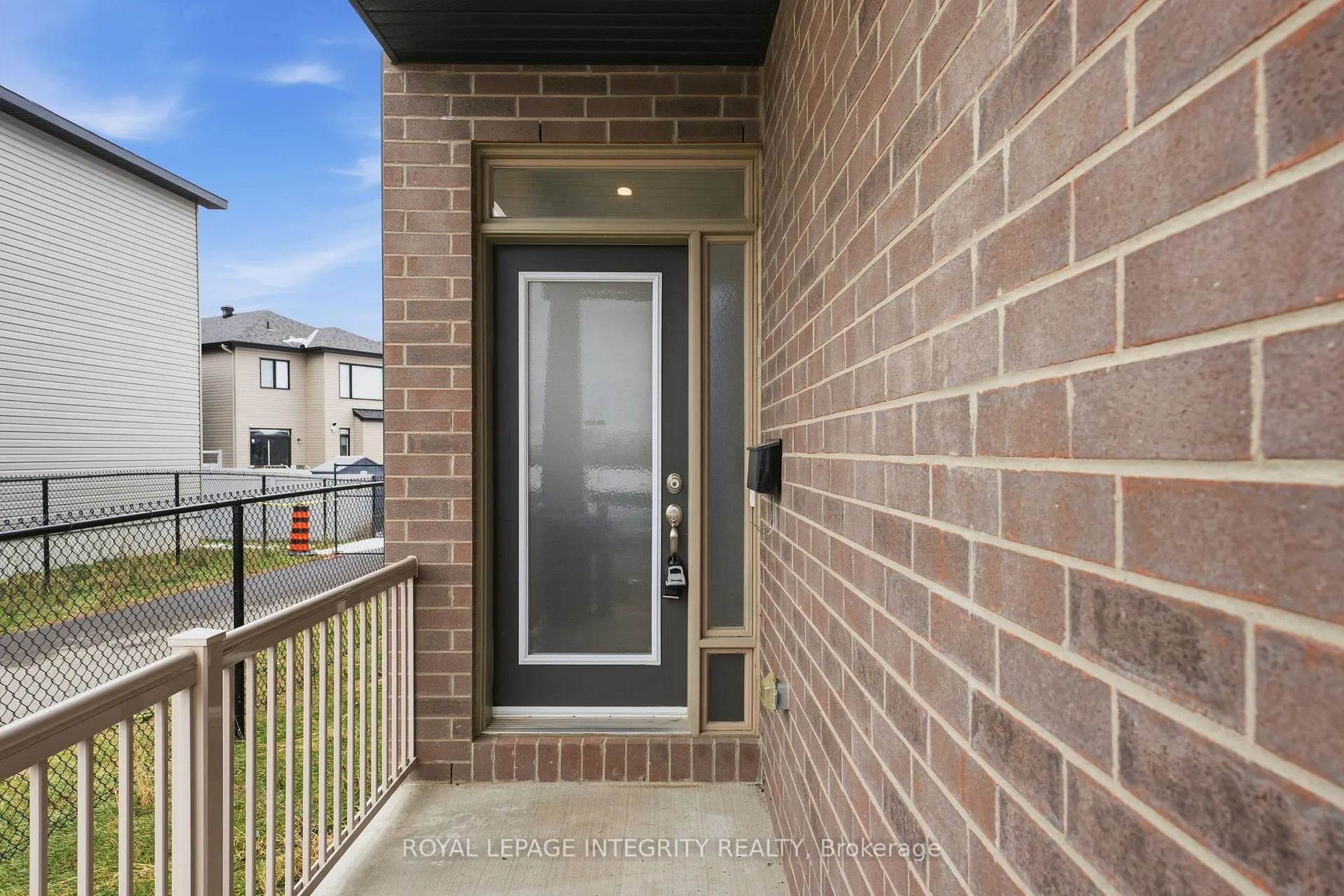 Photo 5 of 352 Monticello Avenue, Ottawa, Kanata - Emerald Meadows/Trailwest — HOMEH