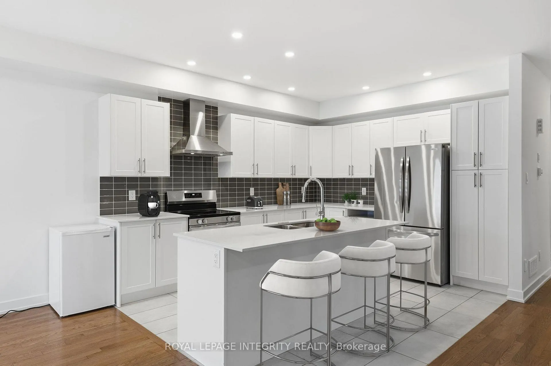 Photo 10 of 352 Monticello Avenue, Ottawa, Kanata - Emerald Meadows/Trailwest — HOMEH