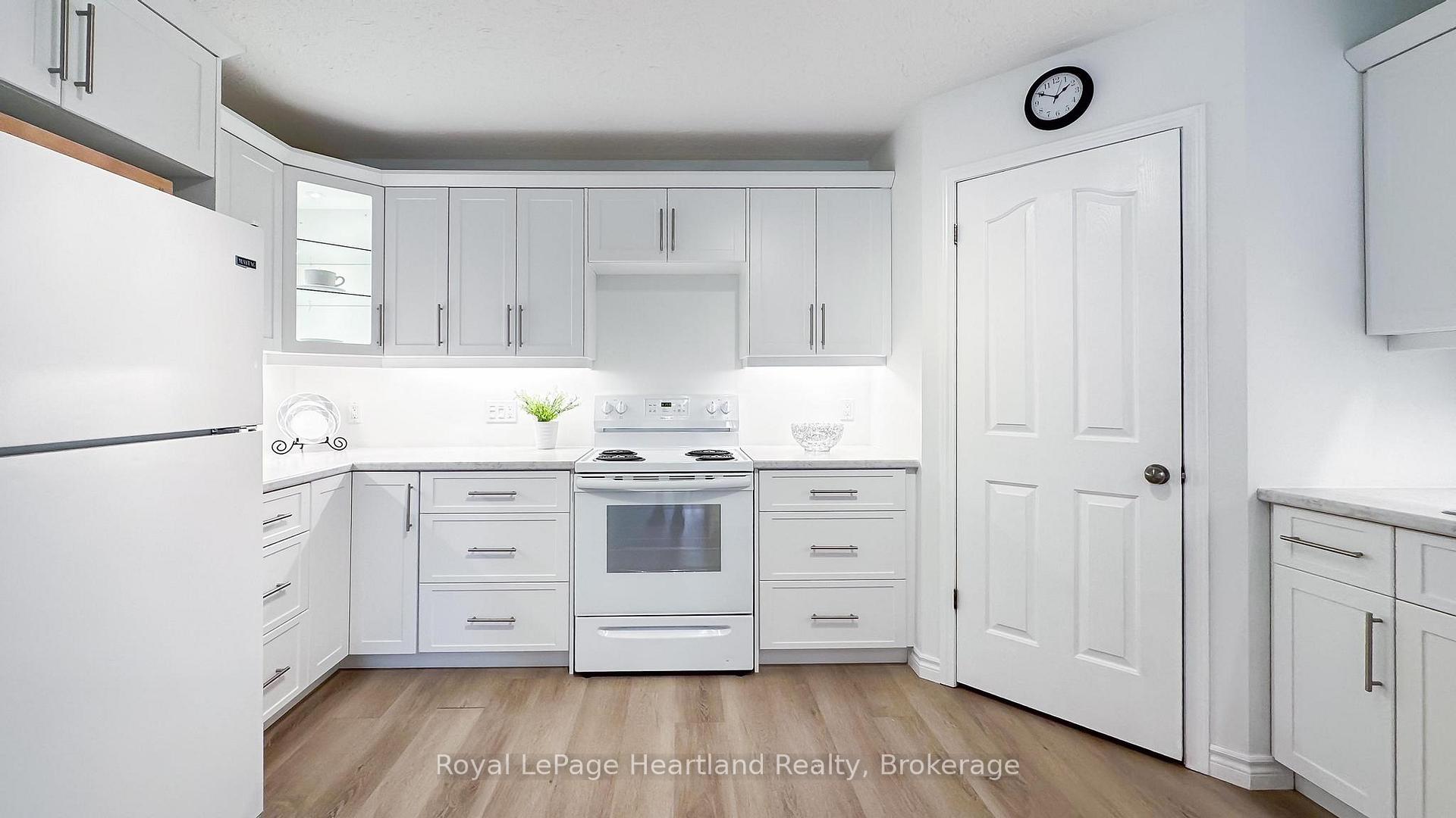 Photo 3 of 11 William Street, Bluewater, Bayfield — HOMEH