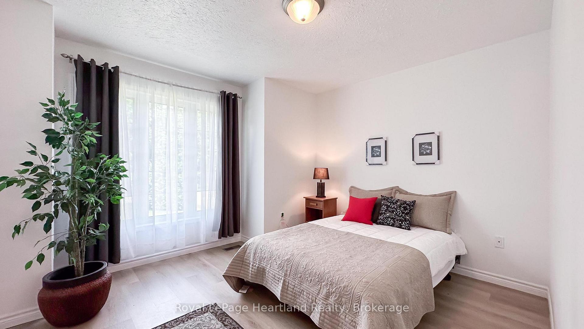 Photo 31 of 11 William Street, Bluewater, Bayfield — HOMEH