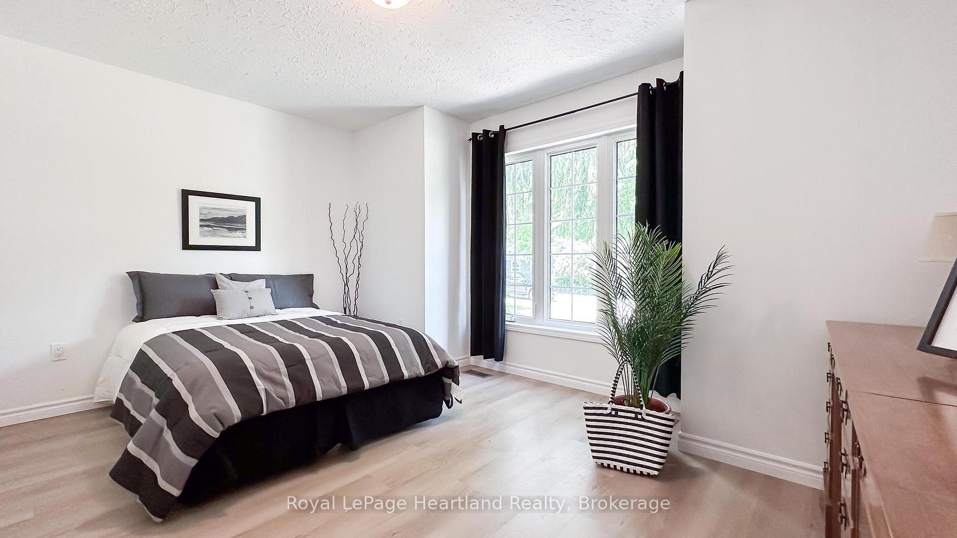 Photo 36 of 11 William Street, Bluewater, Bayfield — HOMEH