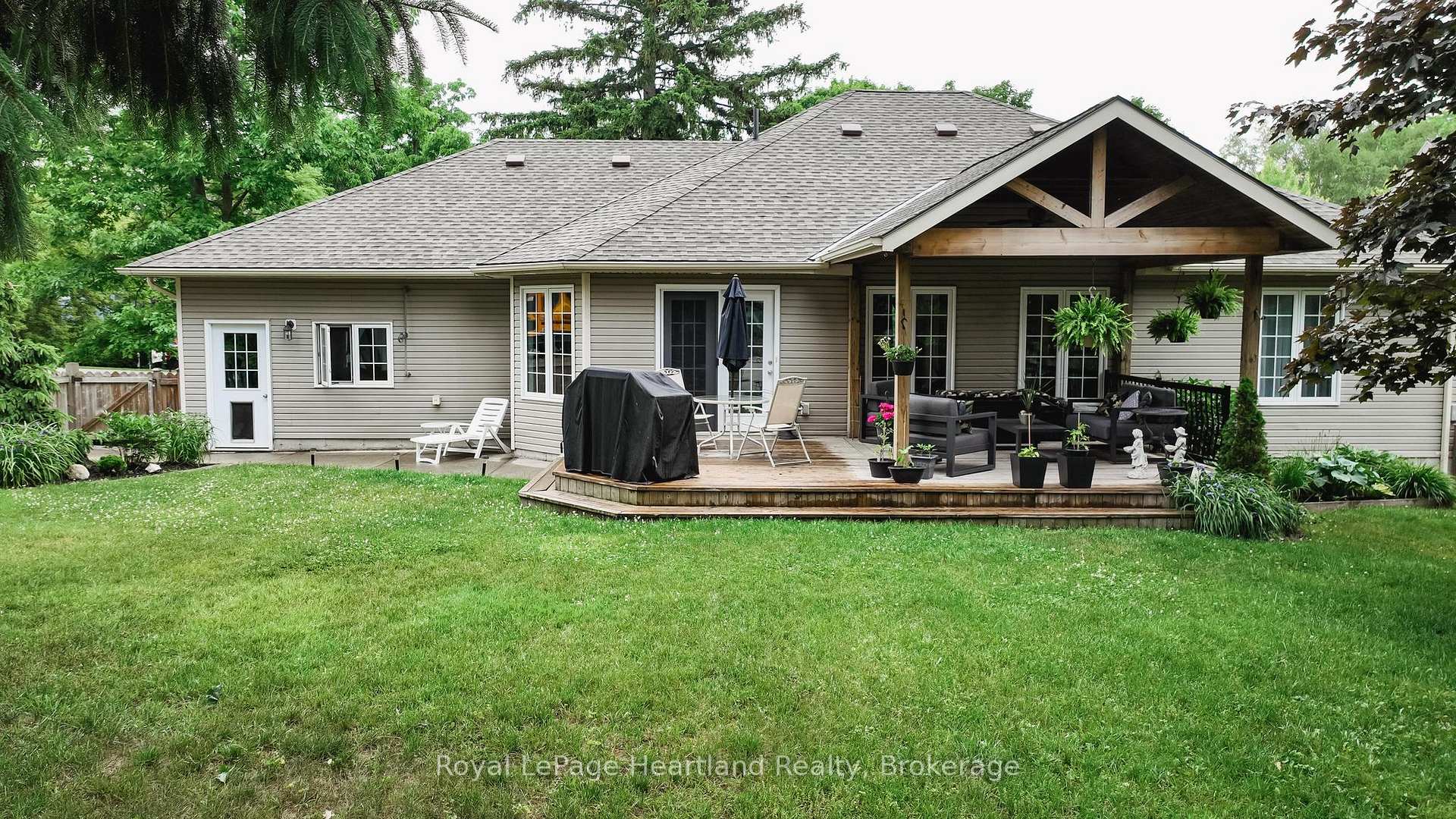 Photo 37 of 11 William Street, Bluewater, Bayfield — HOMEH