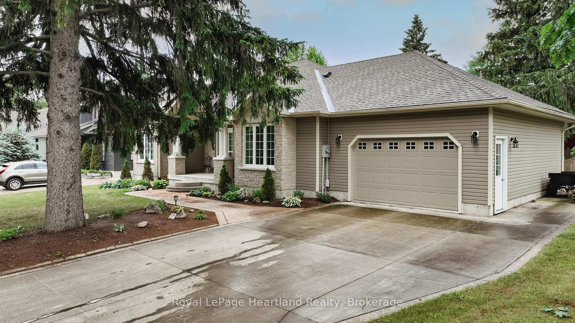 Photo 46 of 11 William Street, Bluewater, Bayfield — HOMEH
