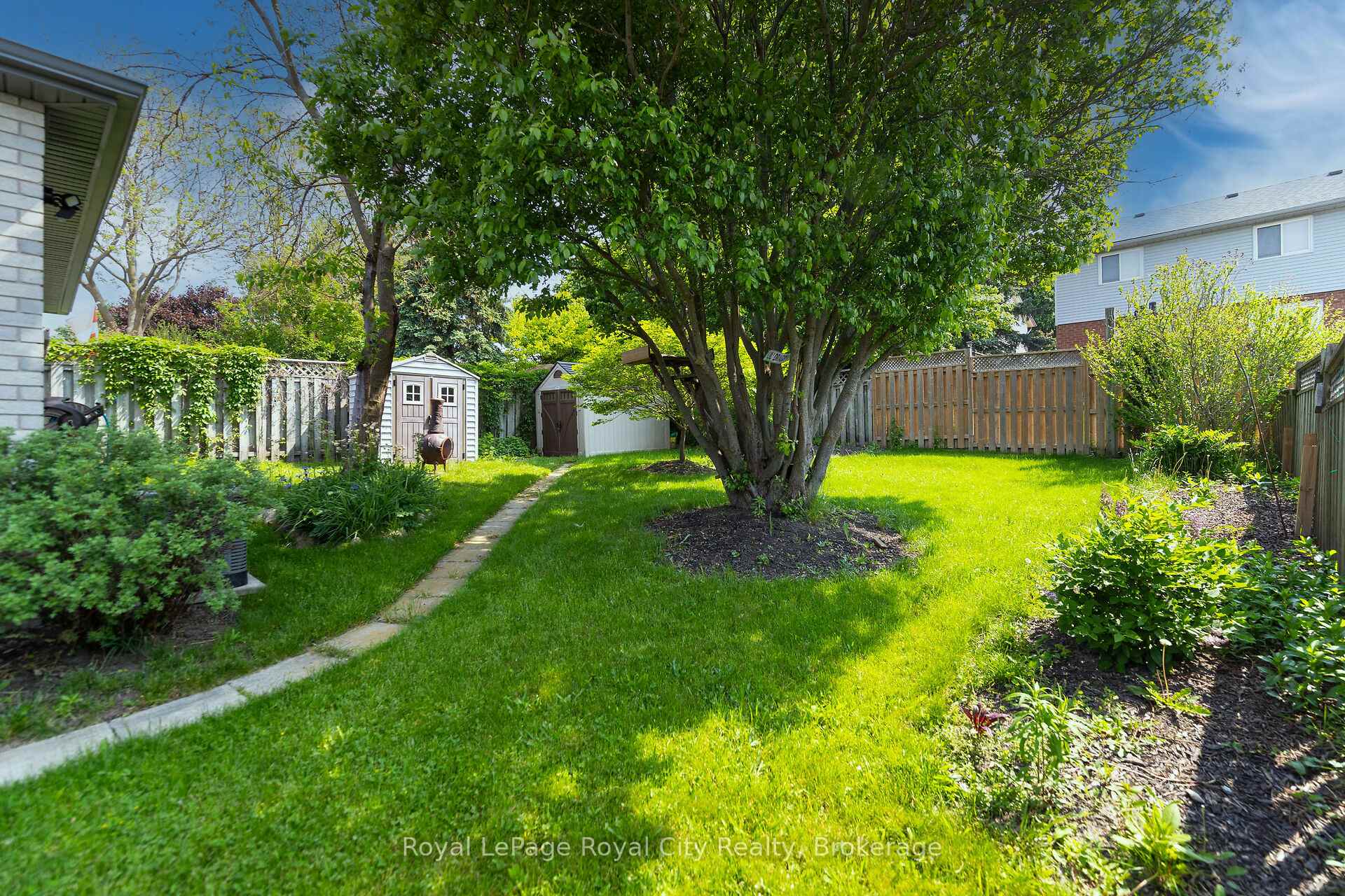 Photo 5 of 19 Burton Road, Guelph, Willow West/Sugarbush/West Acres — HOMEH