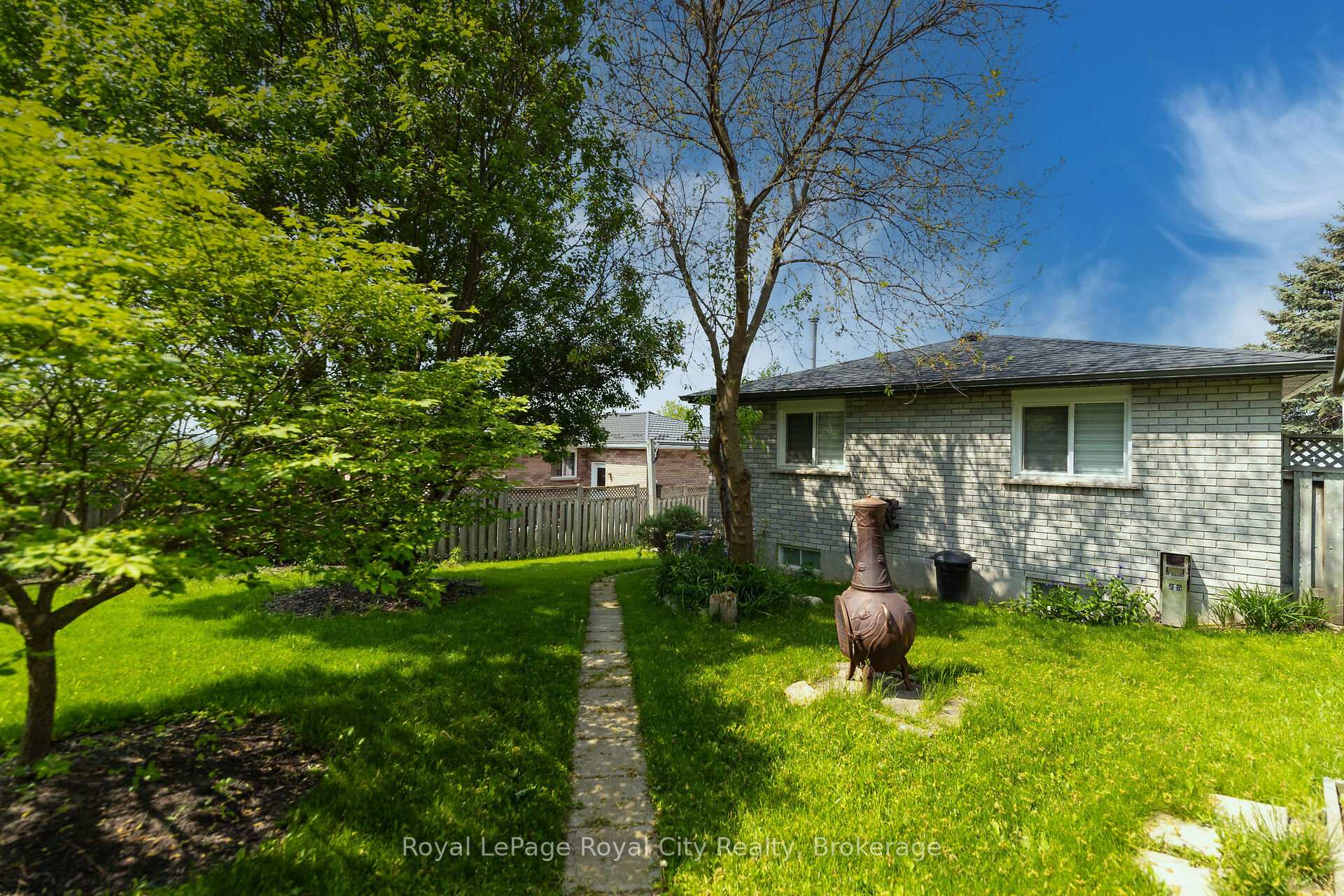 Photo 7 of 19 Burton Road, Guelph, Willow West/Sugarbush/West Acres — HOMEH