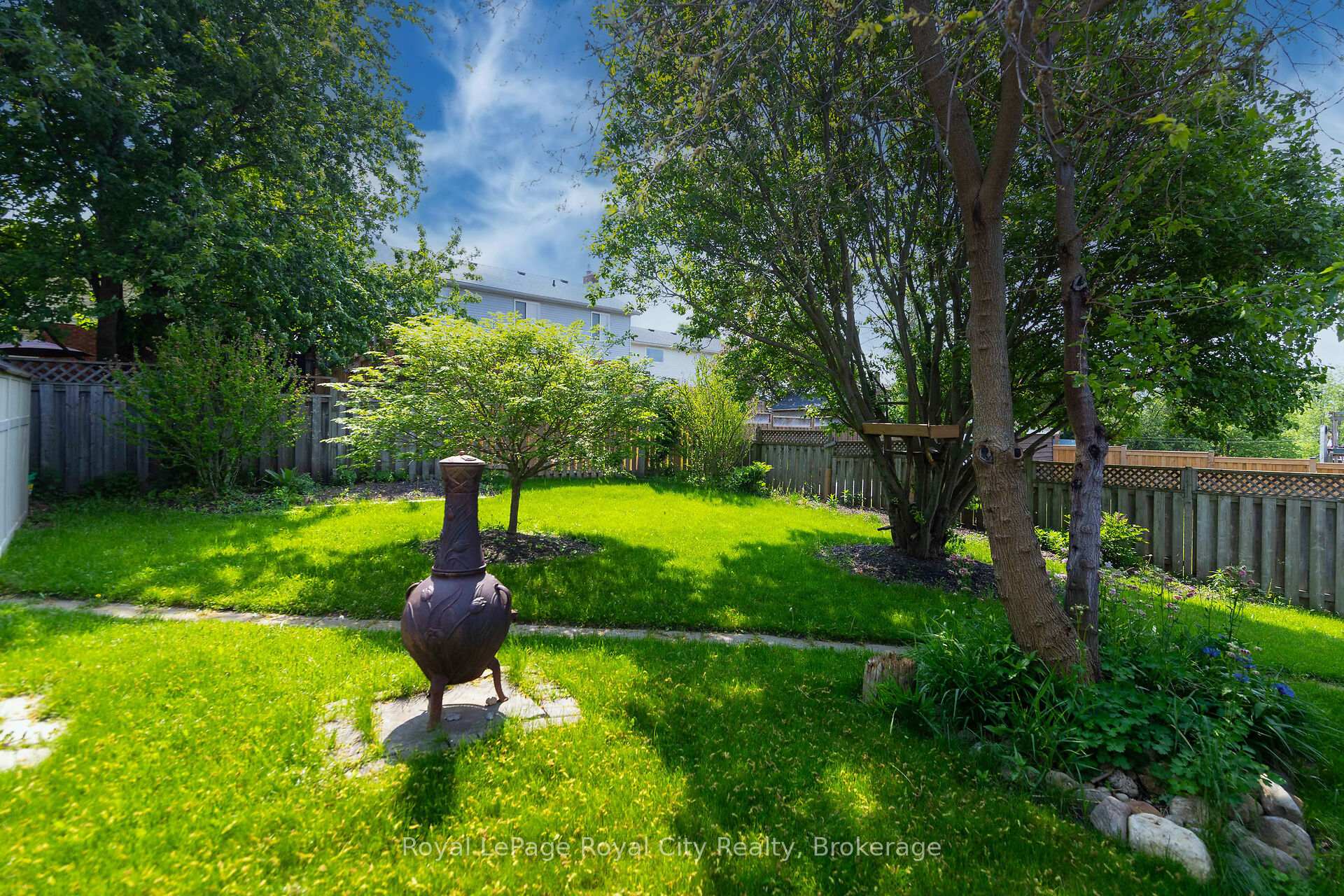 Photo 9 of 19 Burton Road, Guelph, Willow West/Sugarbush/West Acres — HOMEH